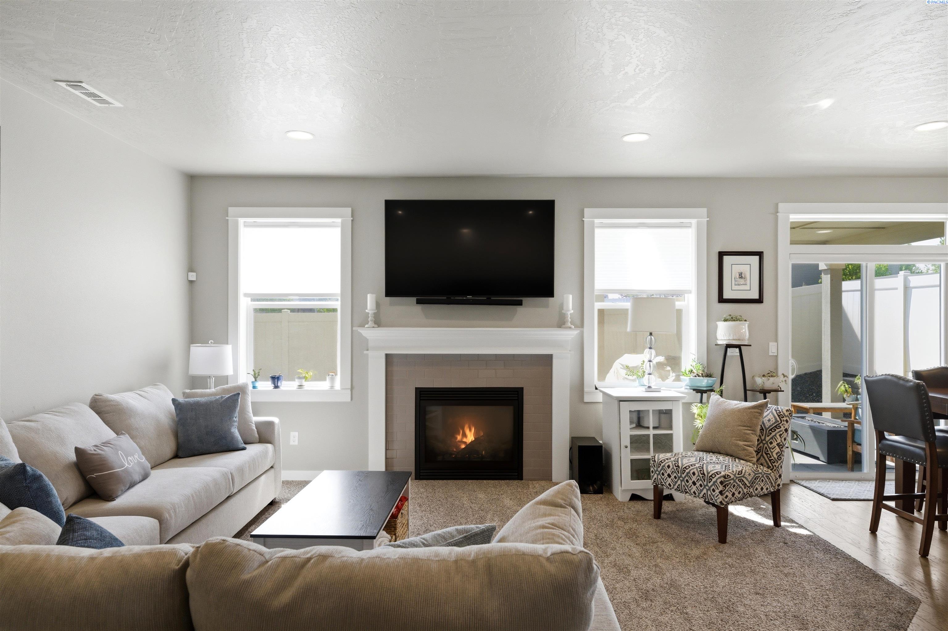 557 Roslyn Ct, Richland, WA 99352