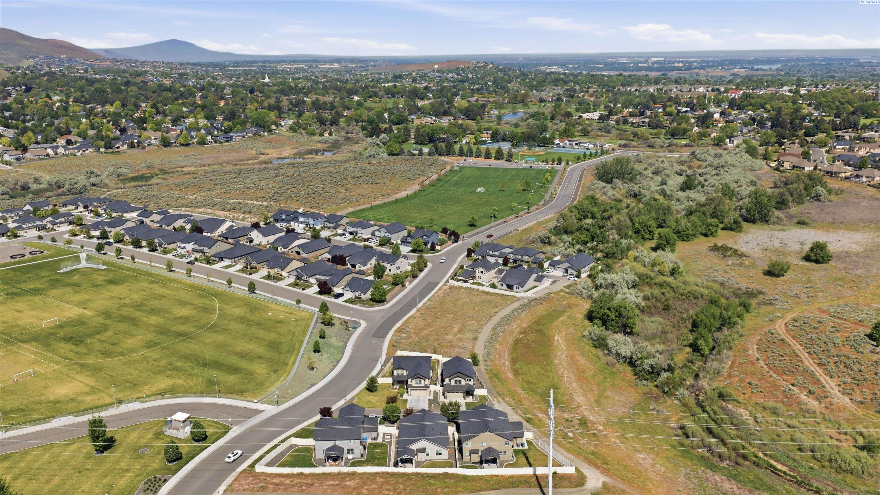 557 Roslyn Ct, Richland, WA 99352