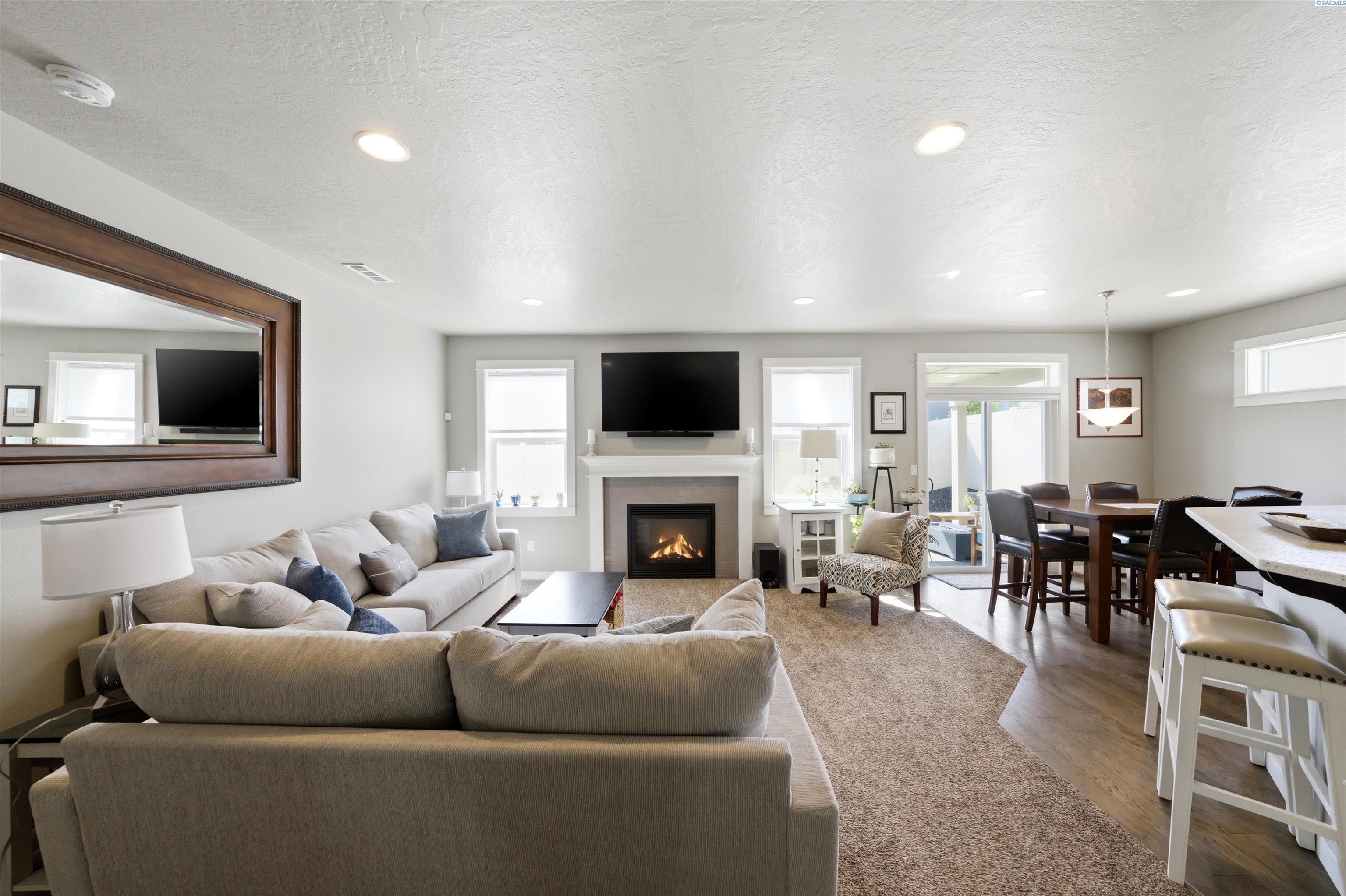 557 Roslyn Ct, Richland, WA 99352