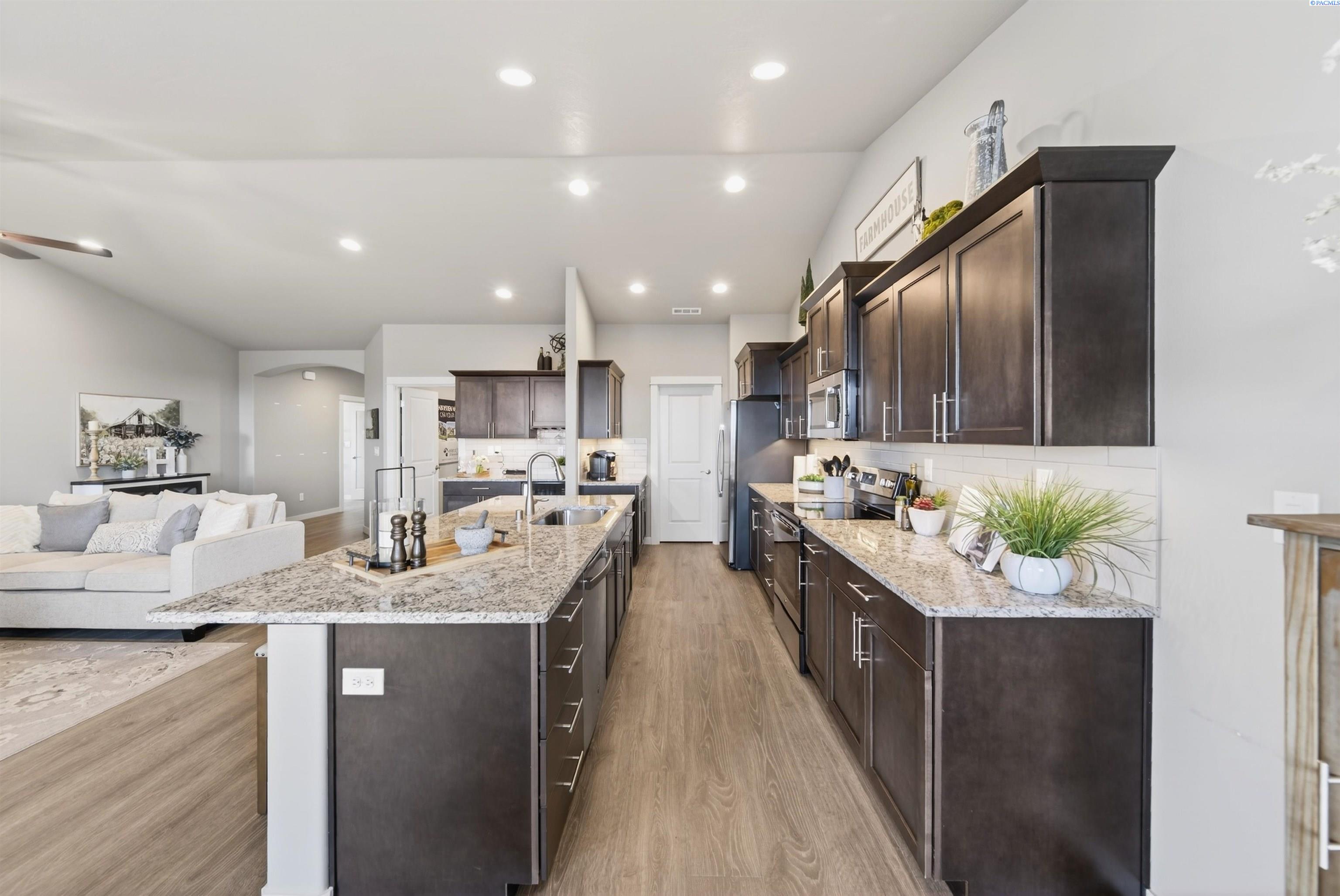 1409 Kelandren Dr, Prosser, WA 99350