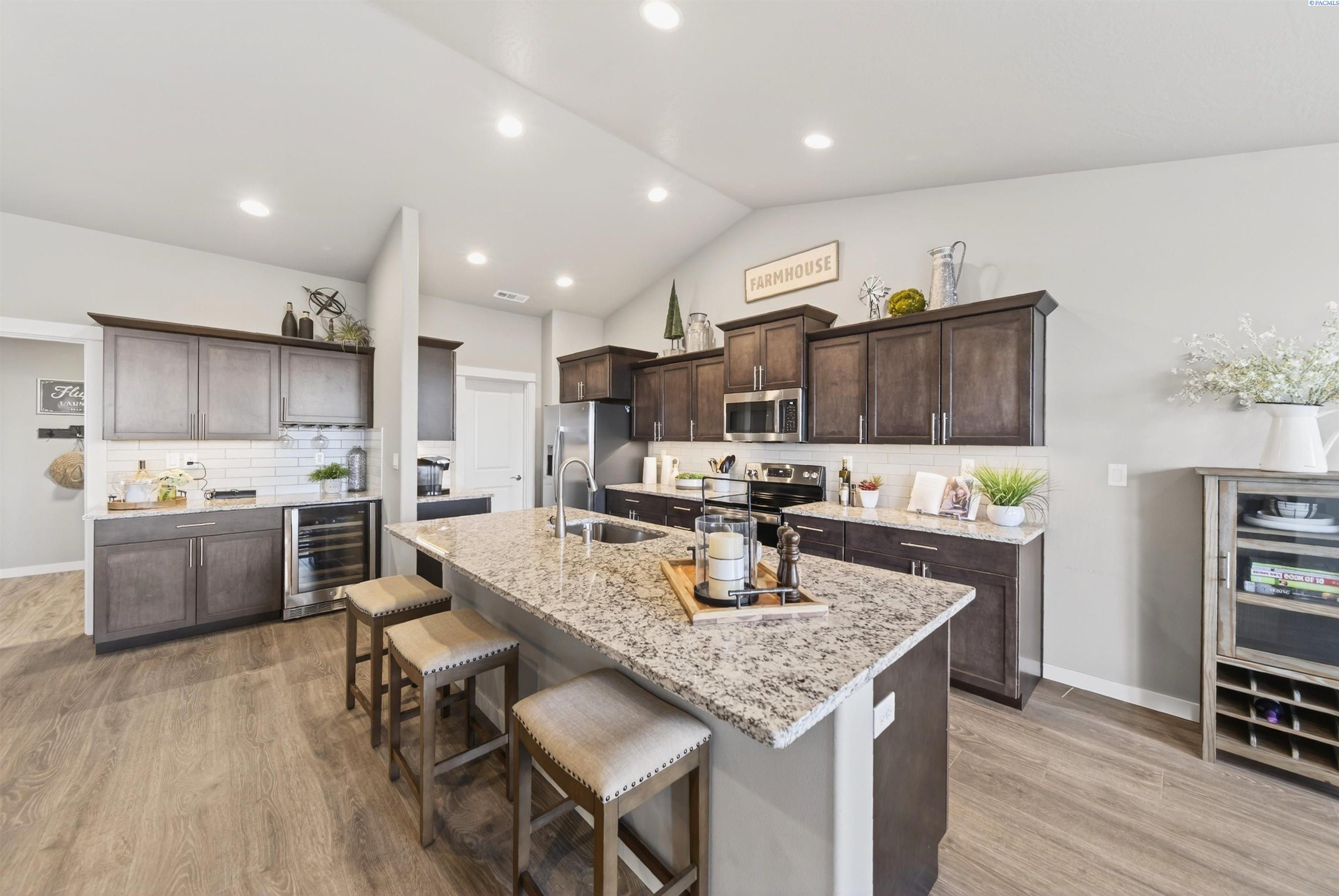 1409 Kelandren Dr, Prosser, WA 99350
