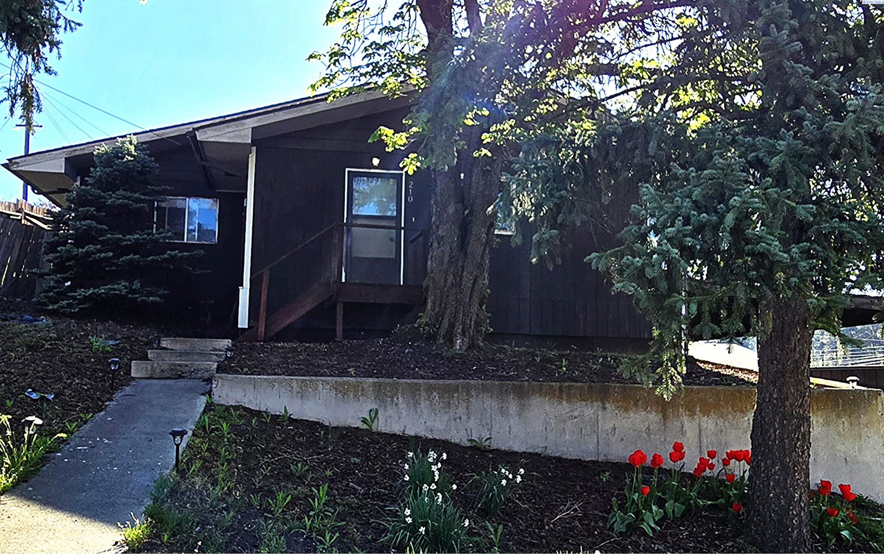 210 N Bridge St, Palouse WA 99161