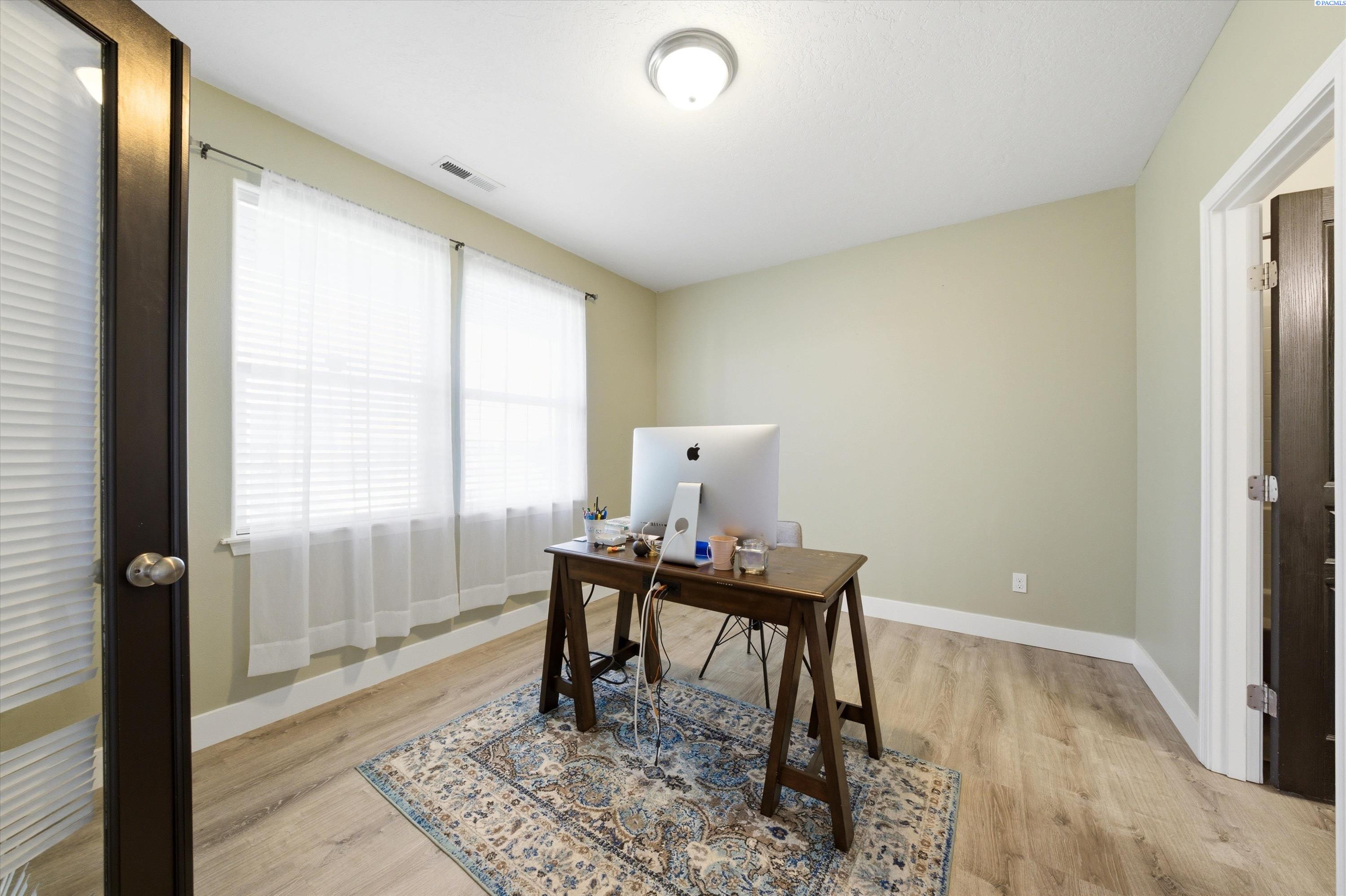 4811 Avion Dr, Pasco, WA 99301