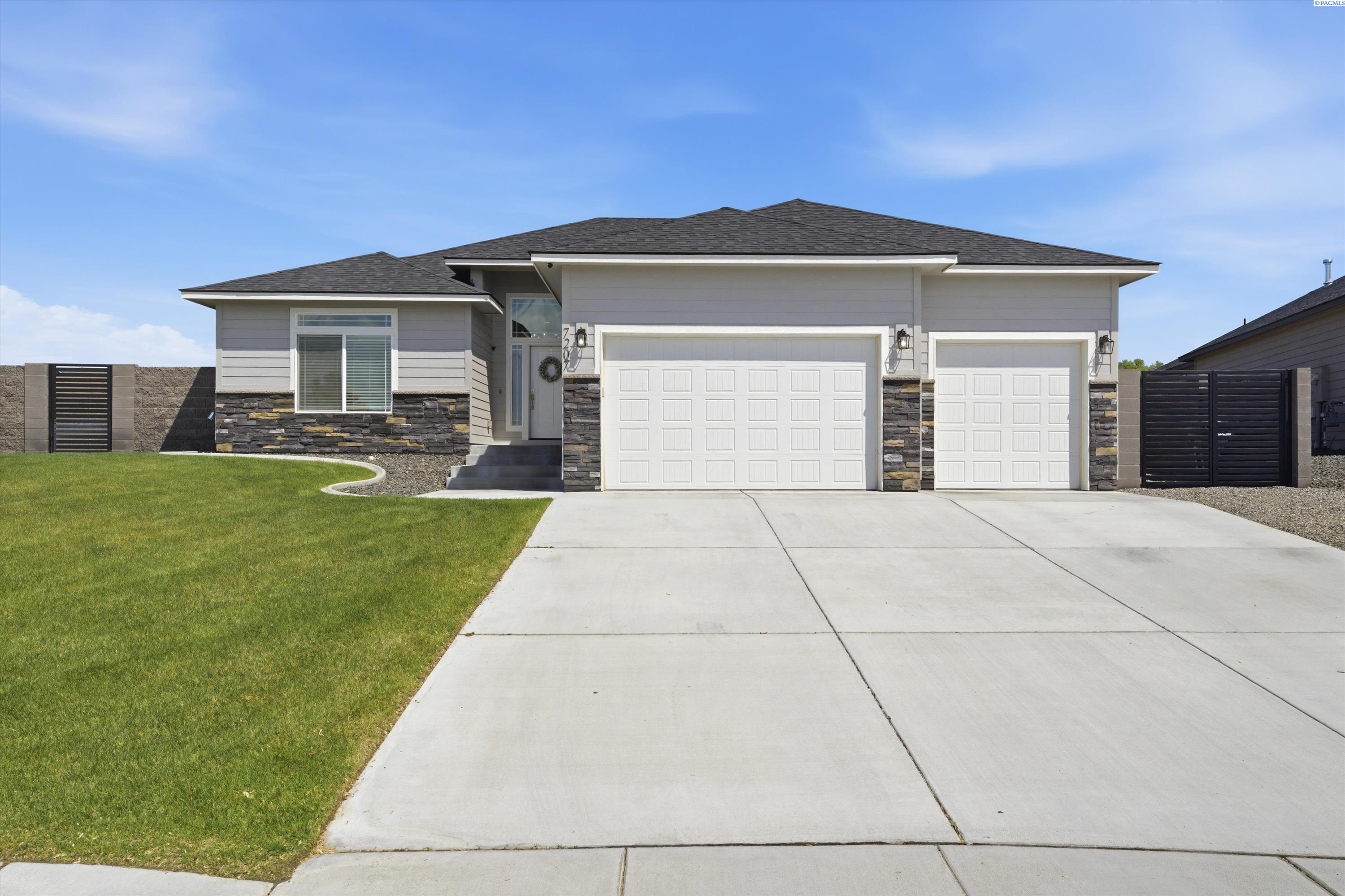 7207 Cornflower Dr, Pasco, WA 99301