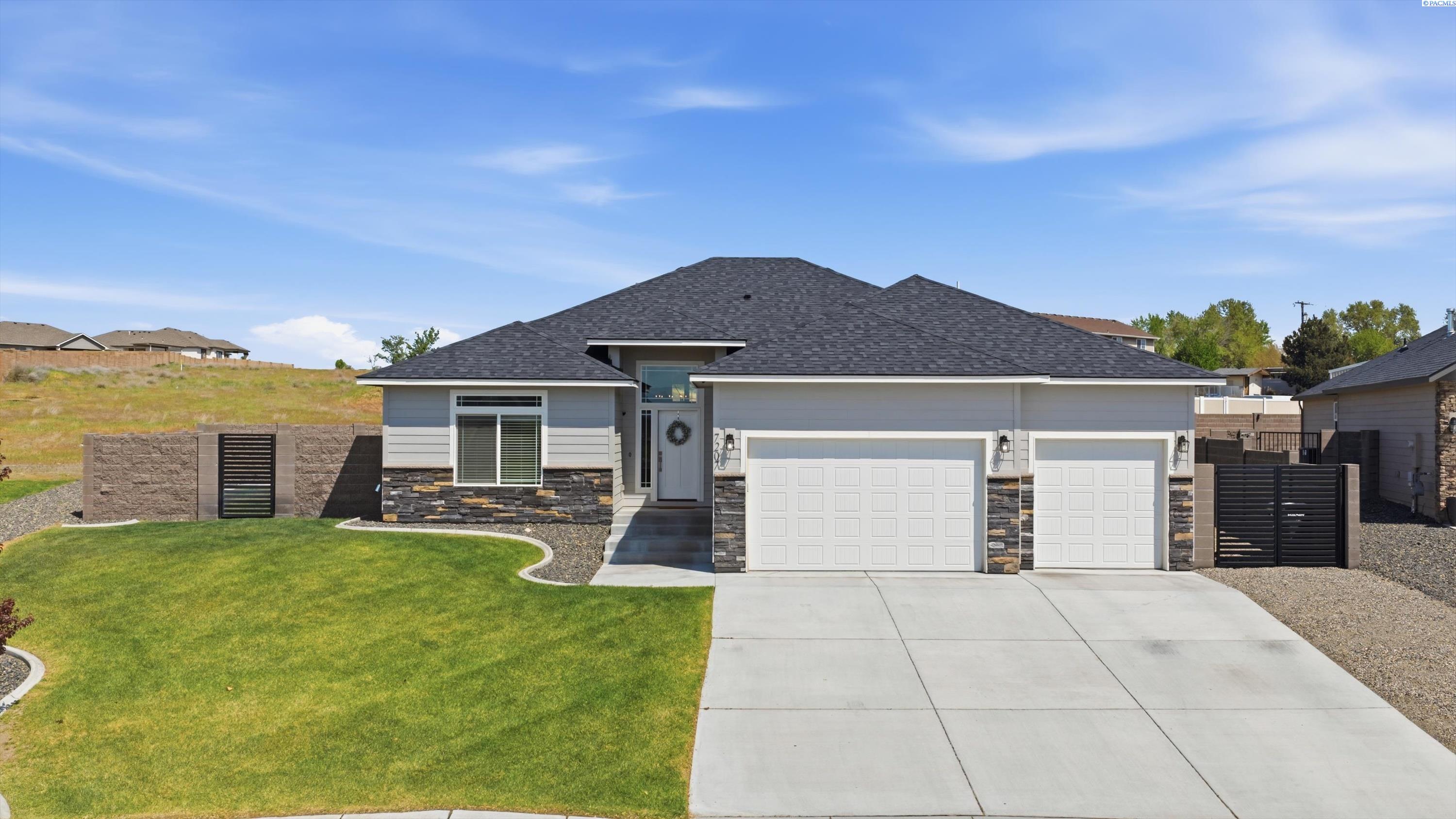 7207 Cornflower Dr, Pasco, WA 99301