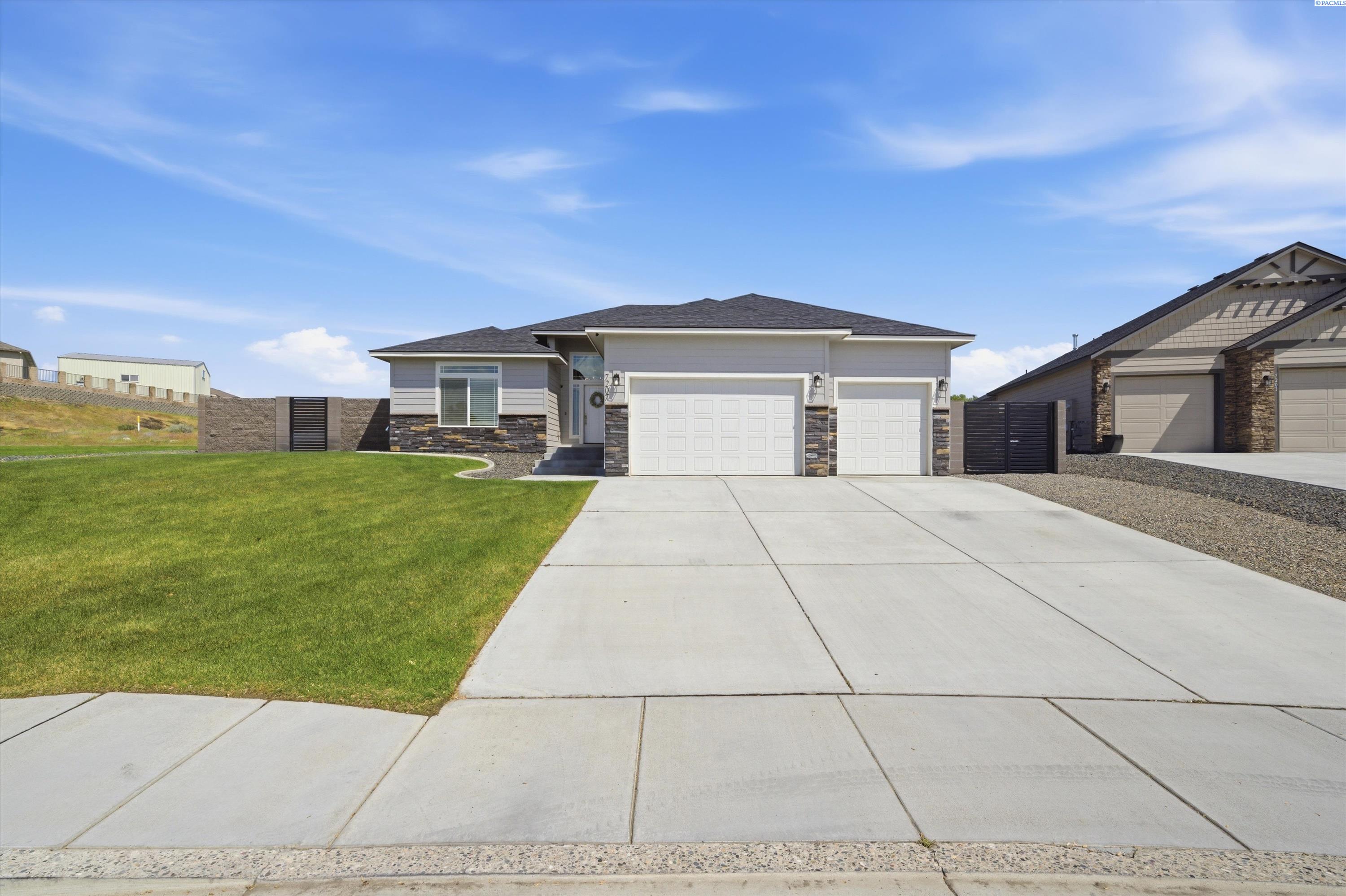 7207 Cornflower Dr, Pasco, WA 99301