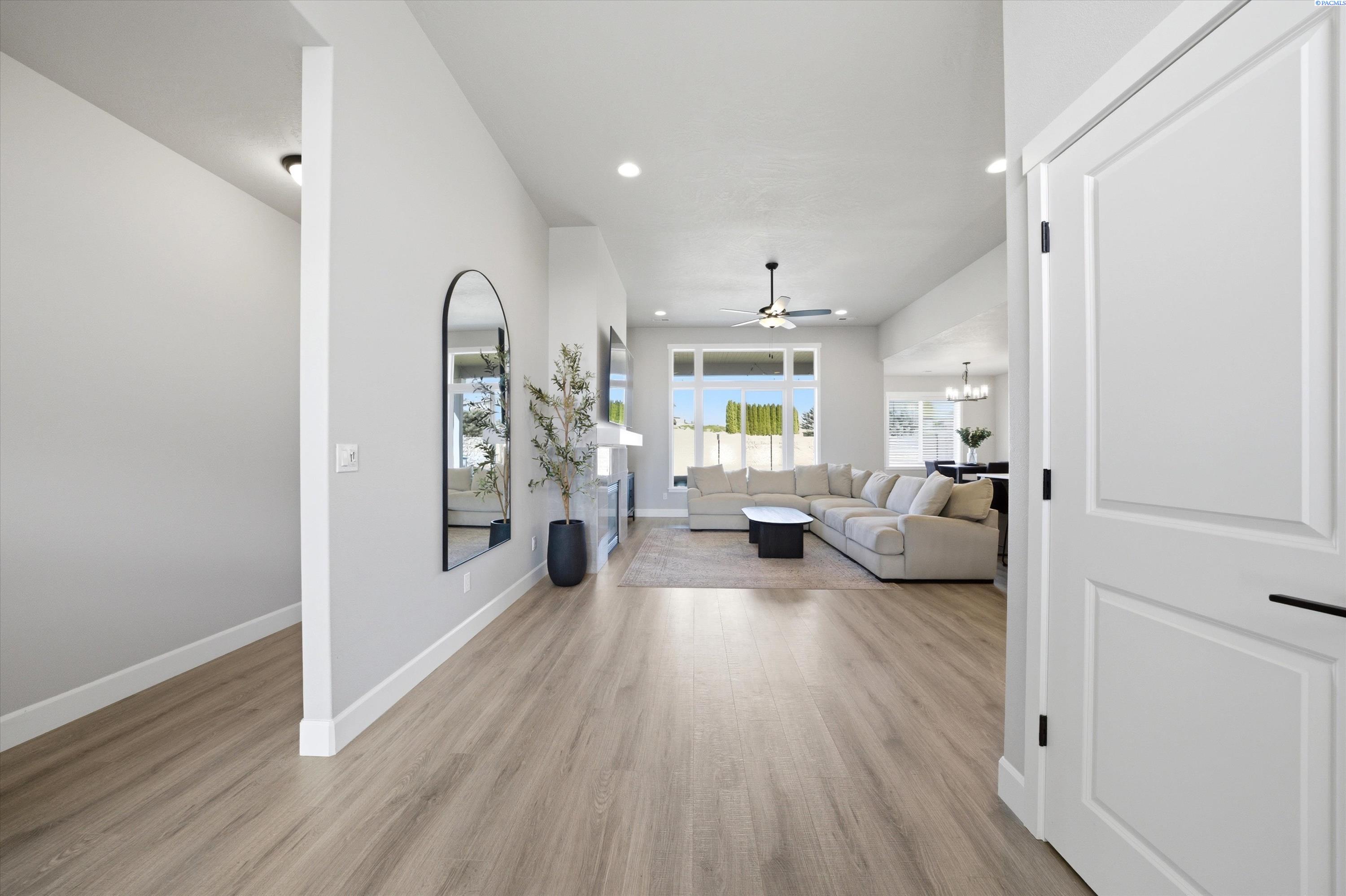 7207 Cornflower Dr, Pasco, WA 99301