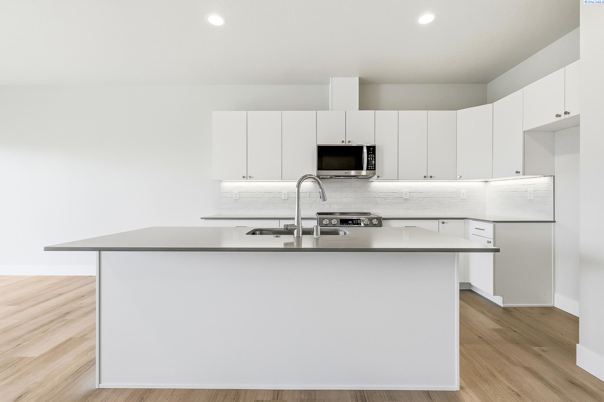 4613 Road 114 , Pasco, WA 99301