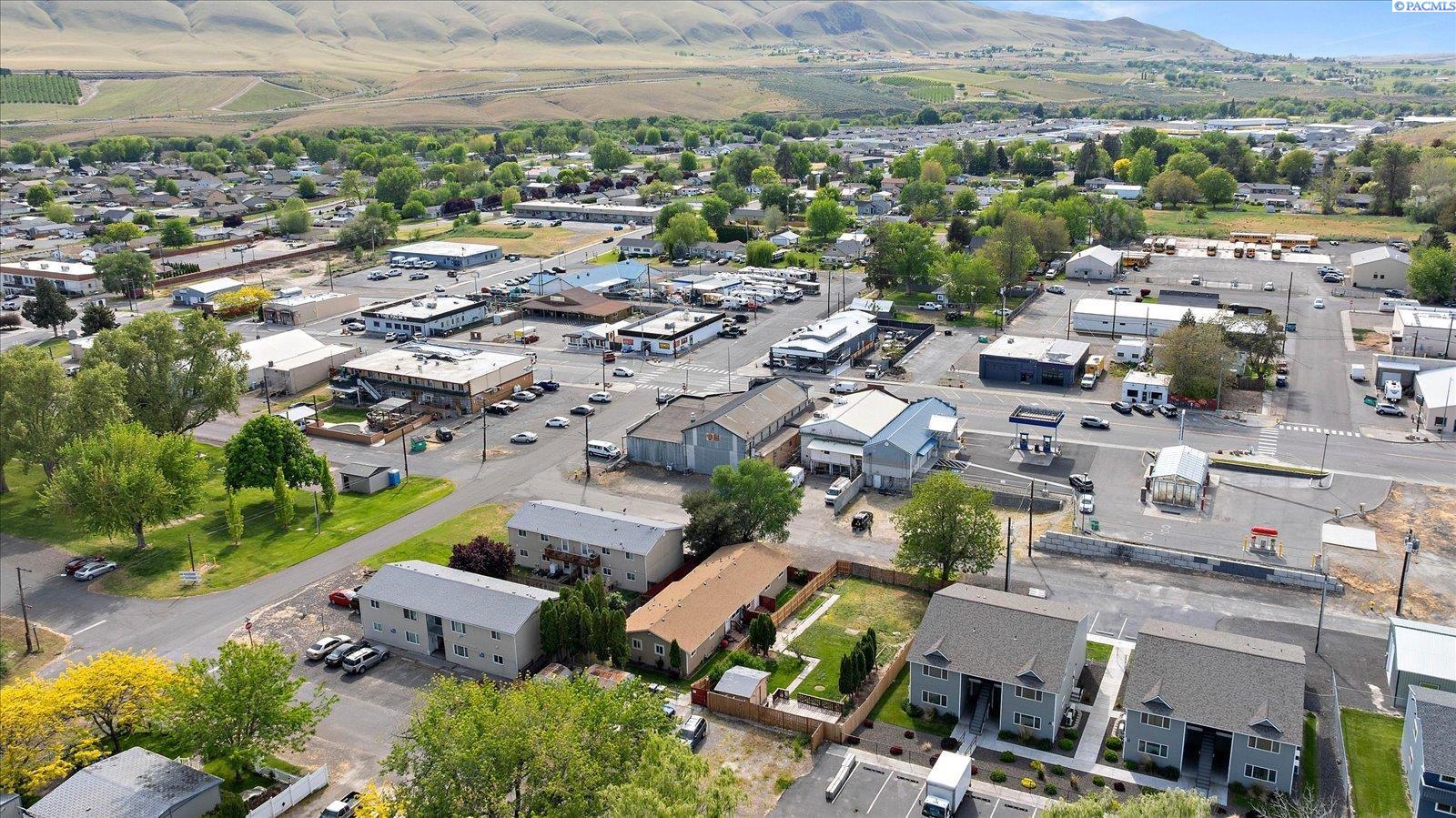 705 8th St, Benton City, WA 99320