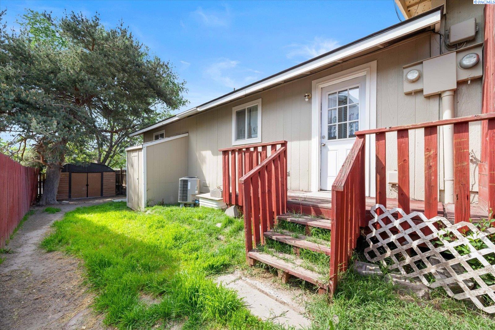 705 8th St, Benton City, WA 99320