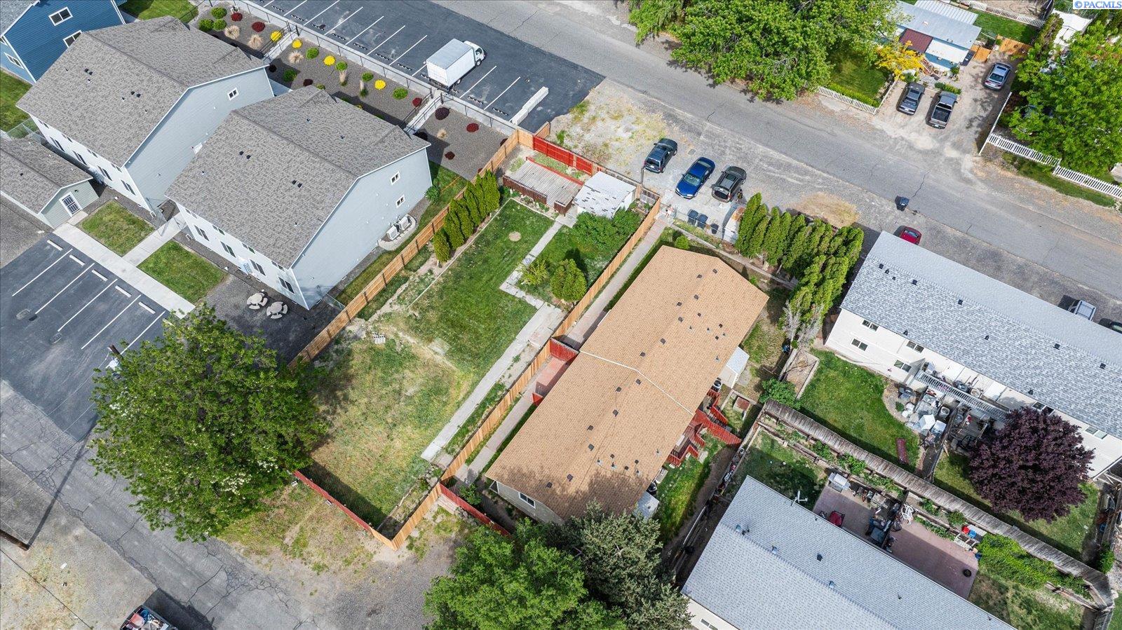 705 8th St, Benton City, WA 99320