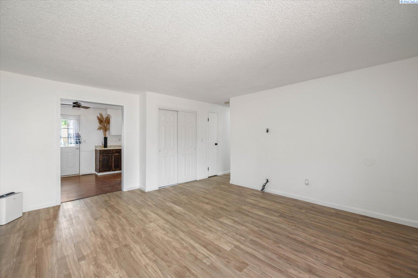 705 8th St, Benton City, WA 99320