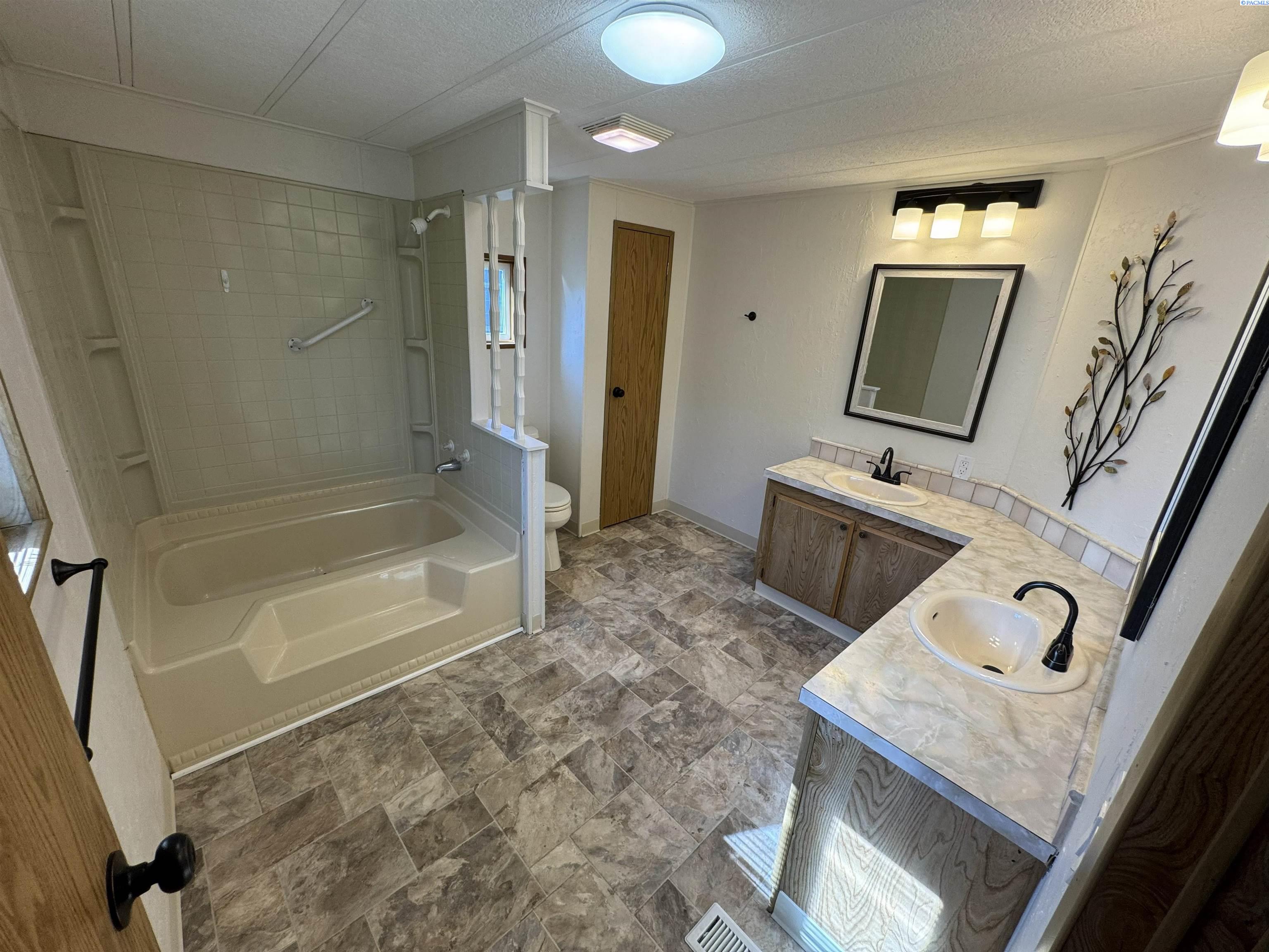 7901 Clearwater #124  #124, Kennewick, WA 99336
