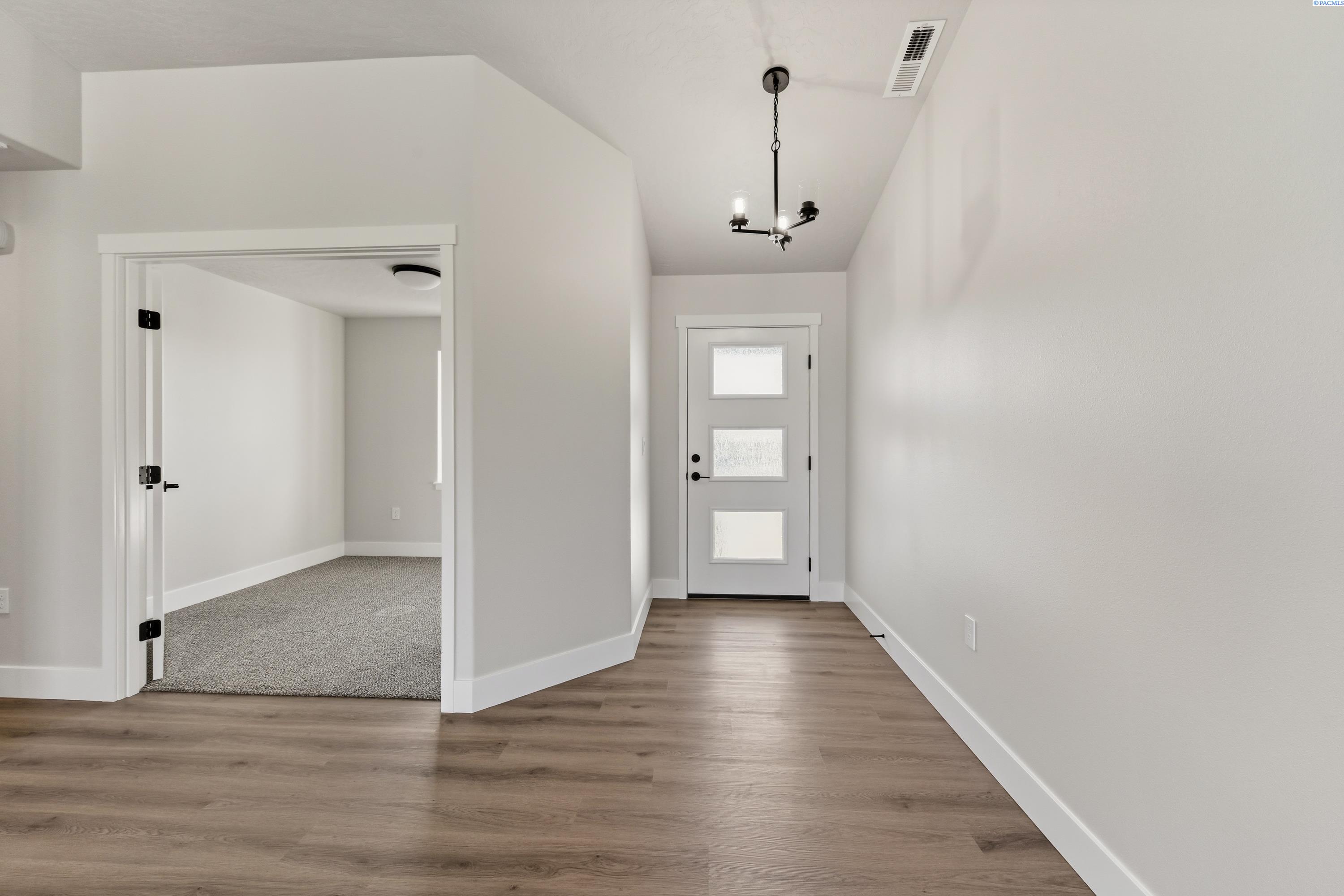 4129 Road 104 , Pasco, WA 99301