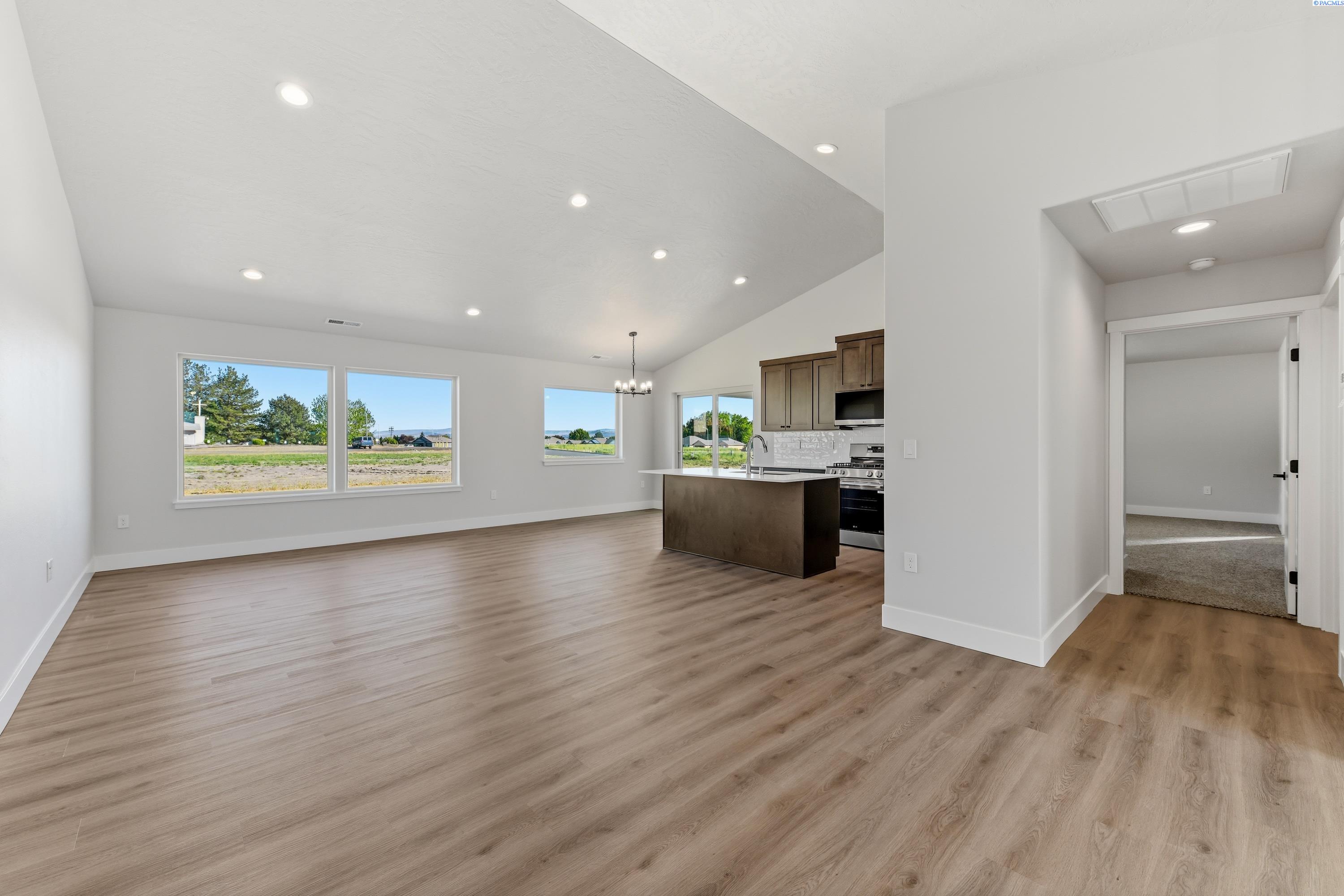 4129 Road 104 , Pasco, WA 99301