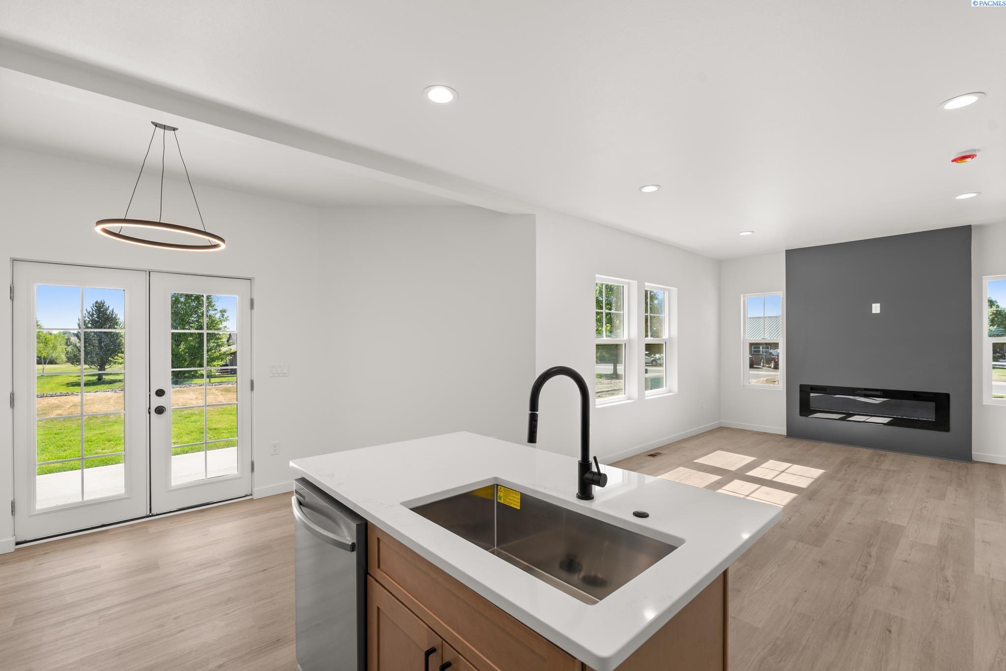 803 Fountain Blvd, Zillah WA 98953
