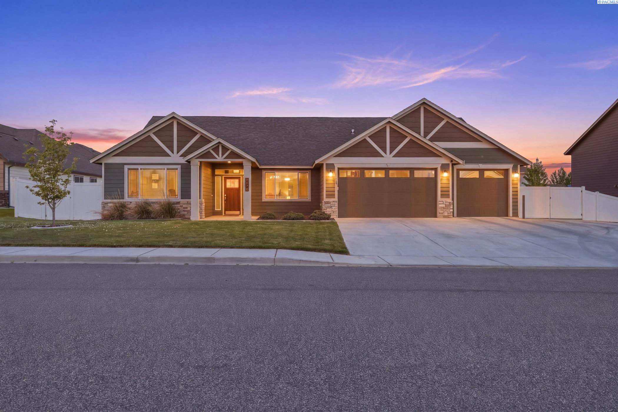 6079 Juneberry Dr, West Richland, WA 99353-5144