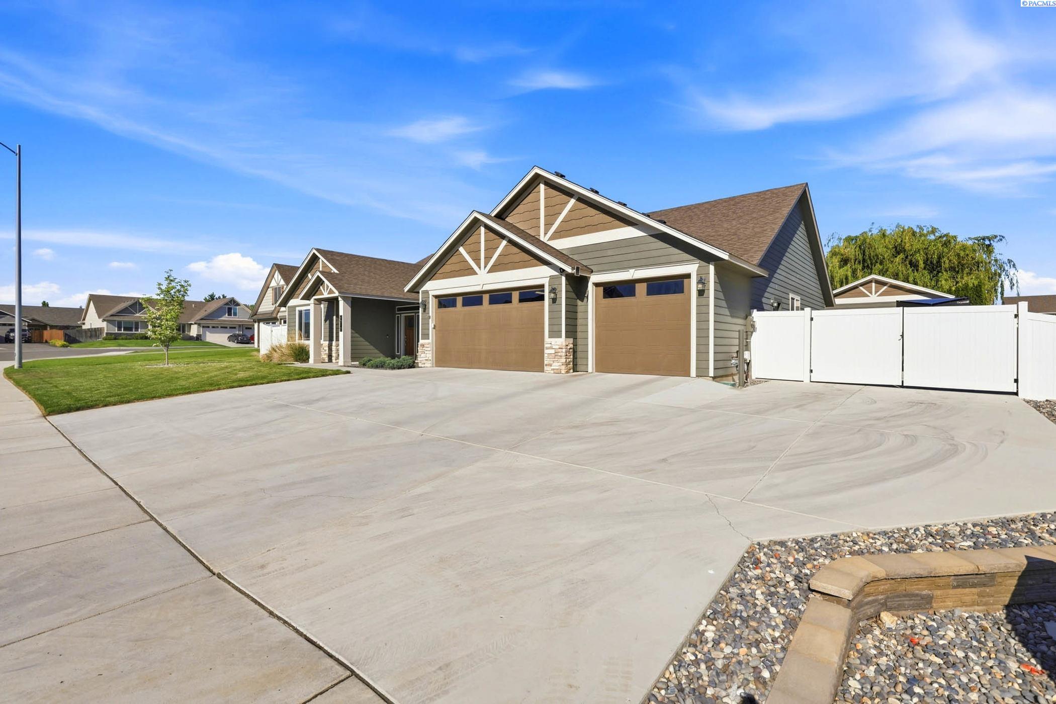 6079 Juneberry Dr, West Richland, WA 99353-5144