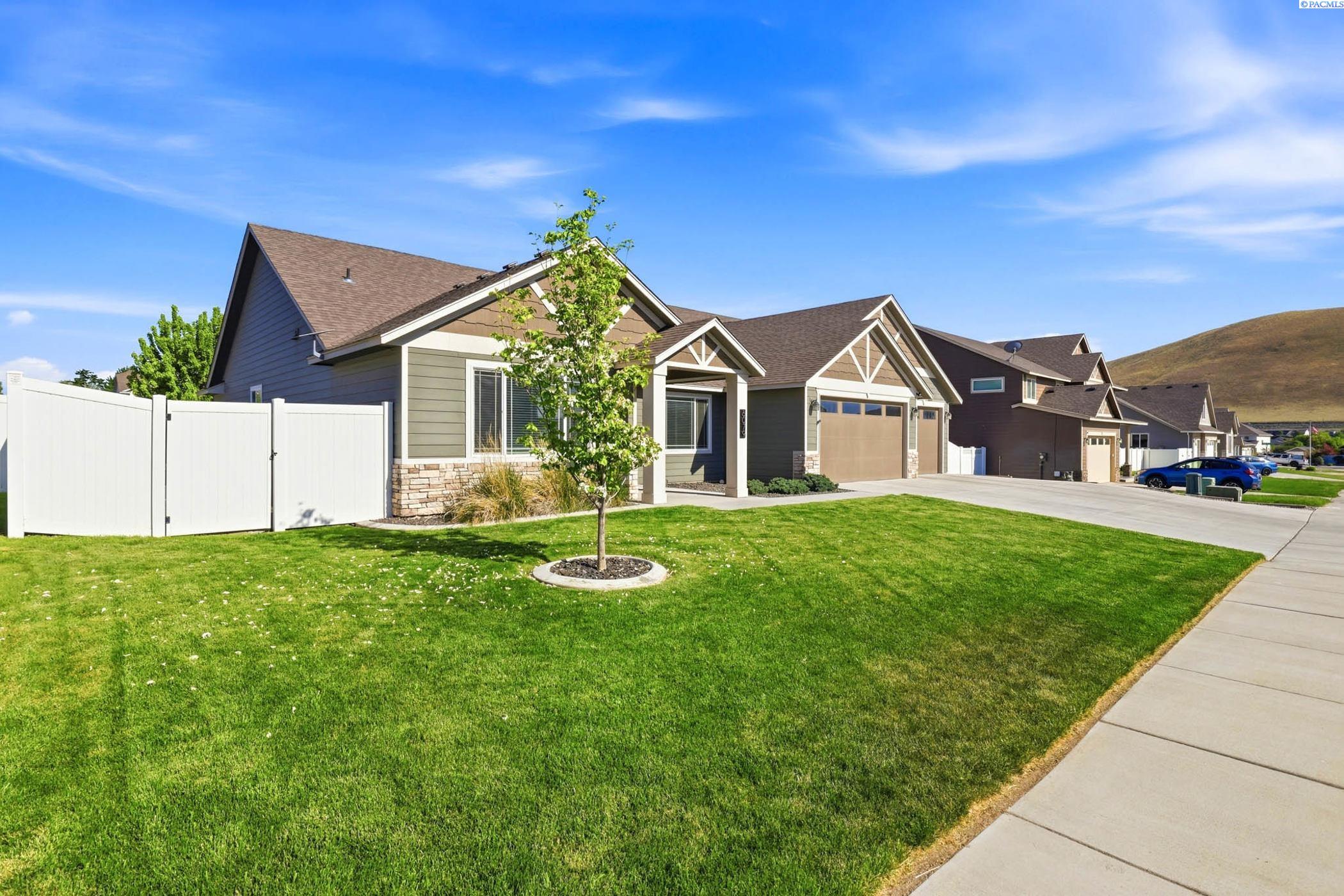 6079 Juneberry Dr, West Richland, WA 99353-5144