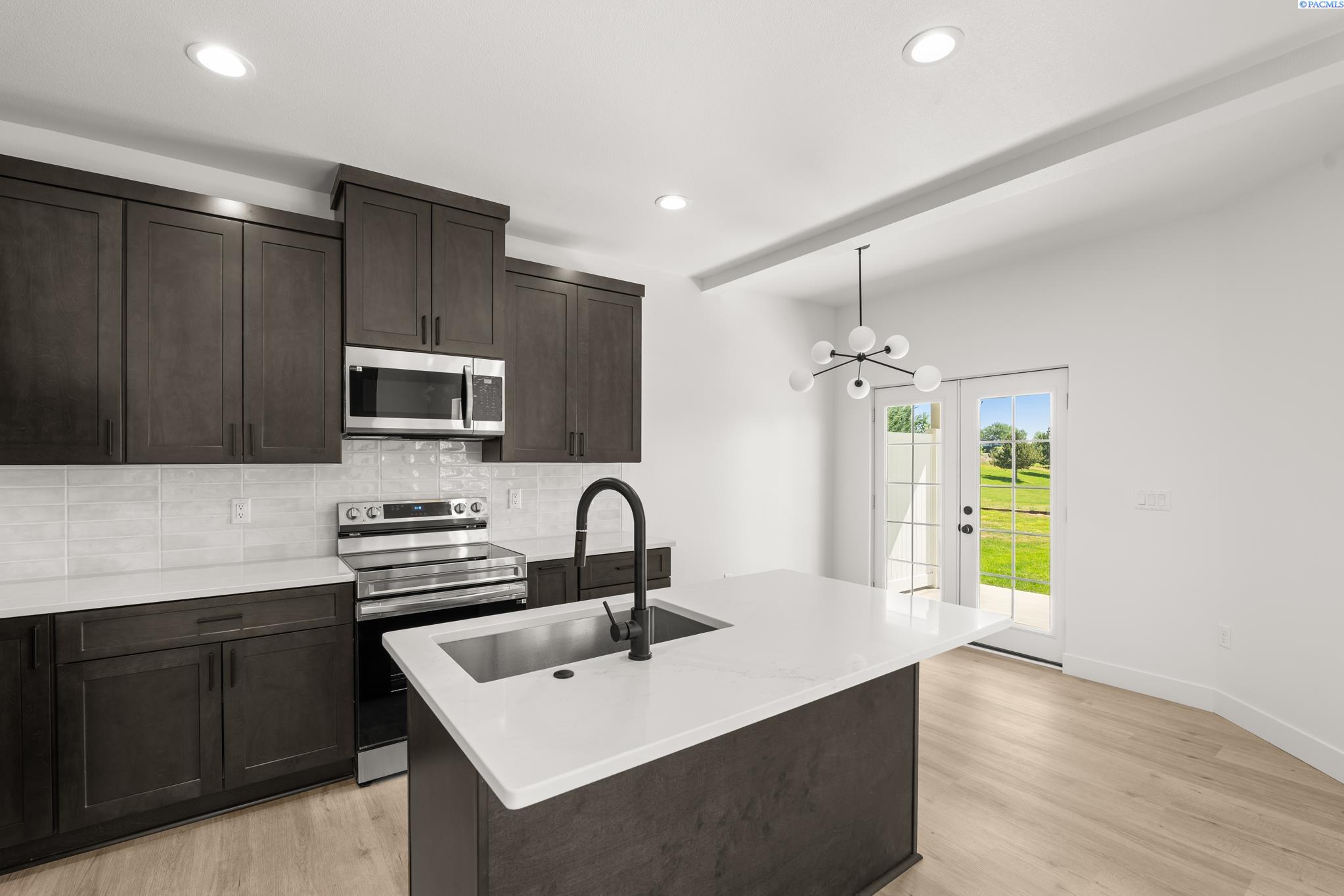 807 Fountain Blvd, Zillah WA 98953