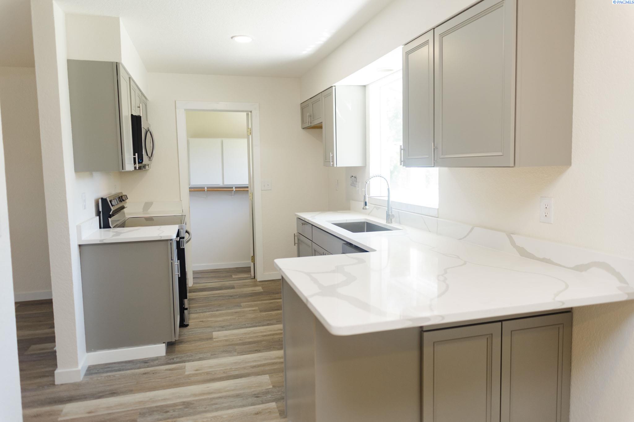 5015 6th Pl, Kennewick, WA 99336
