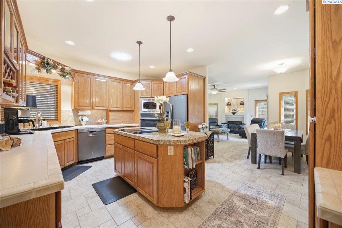 4401 W 19th Ave, Kennewick, WA 99338