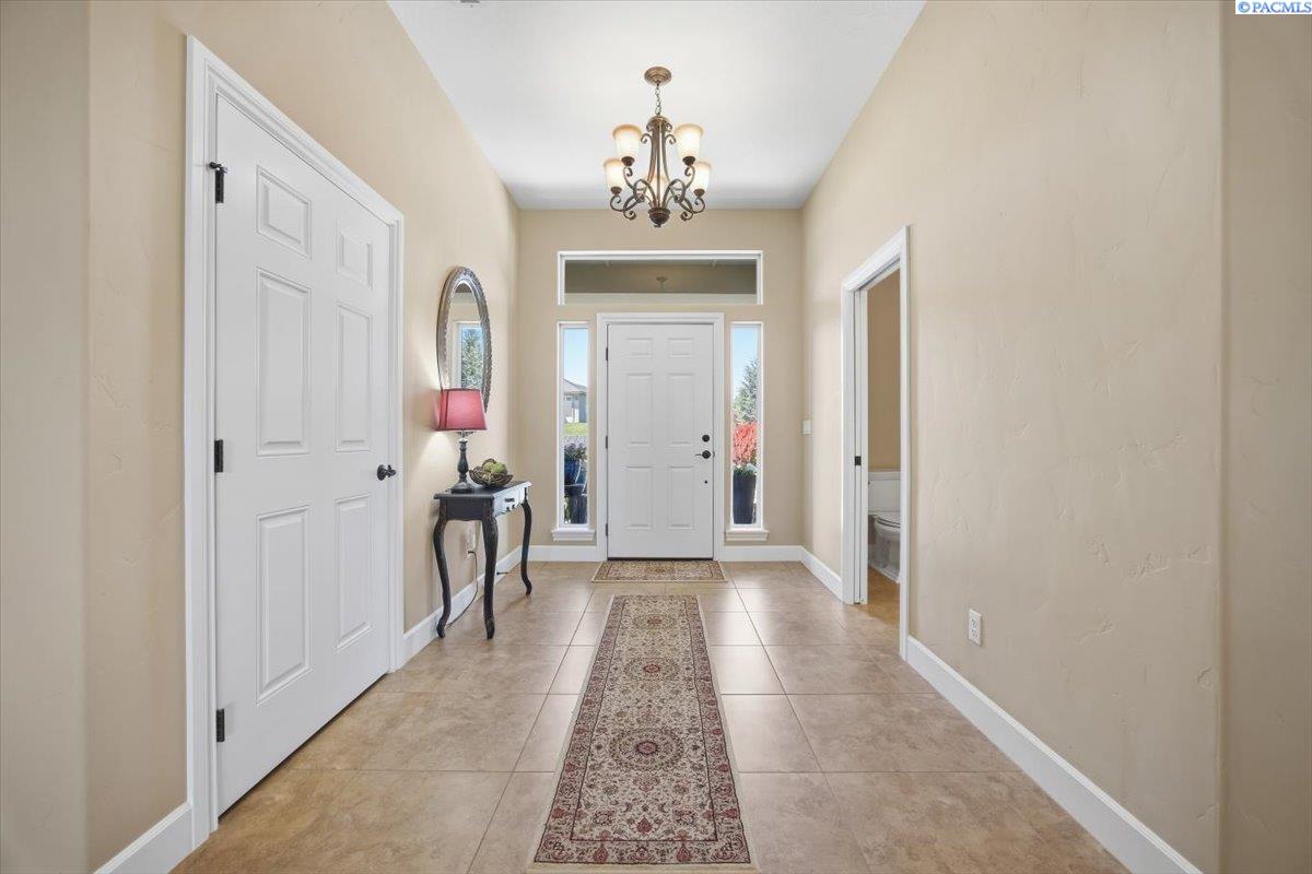 2902 Sunshine Ridge Rd, Richland, WA 99352