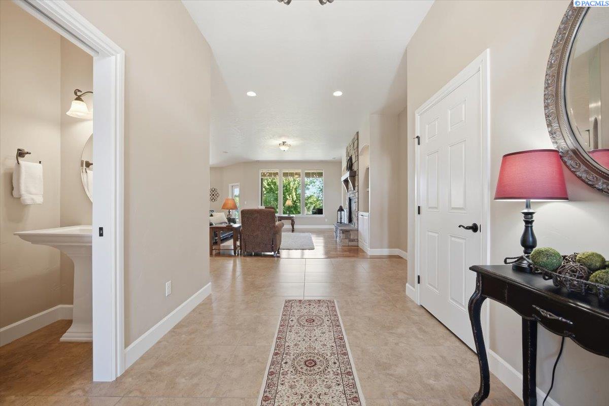 2902 Sunshine Ridge Rd, Richland, WA 99352