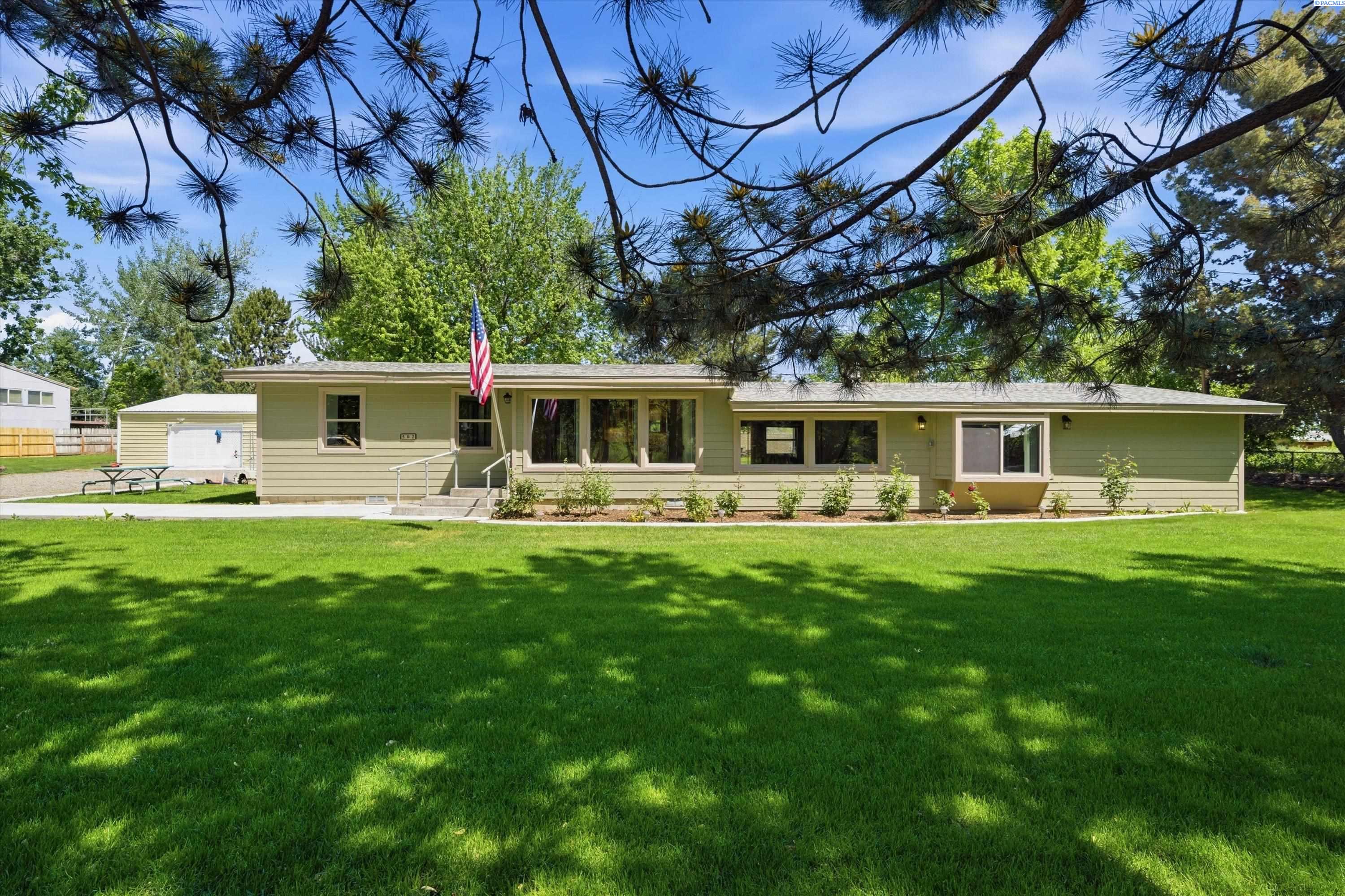 502 Riverside Dr, West Richland, WA 99353