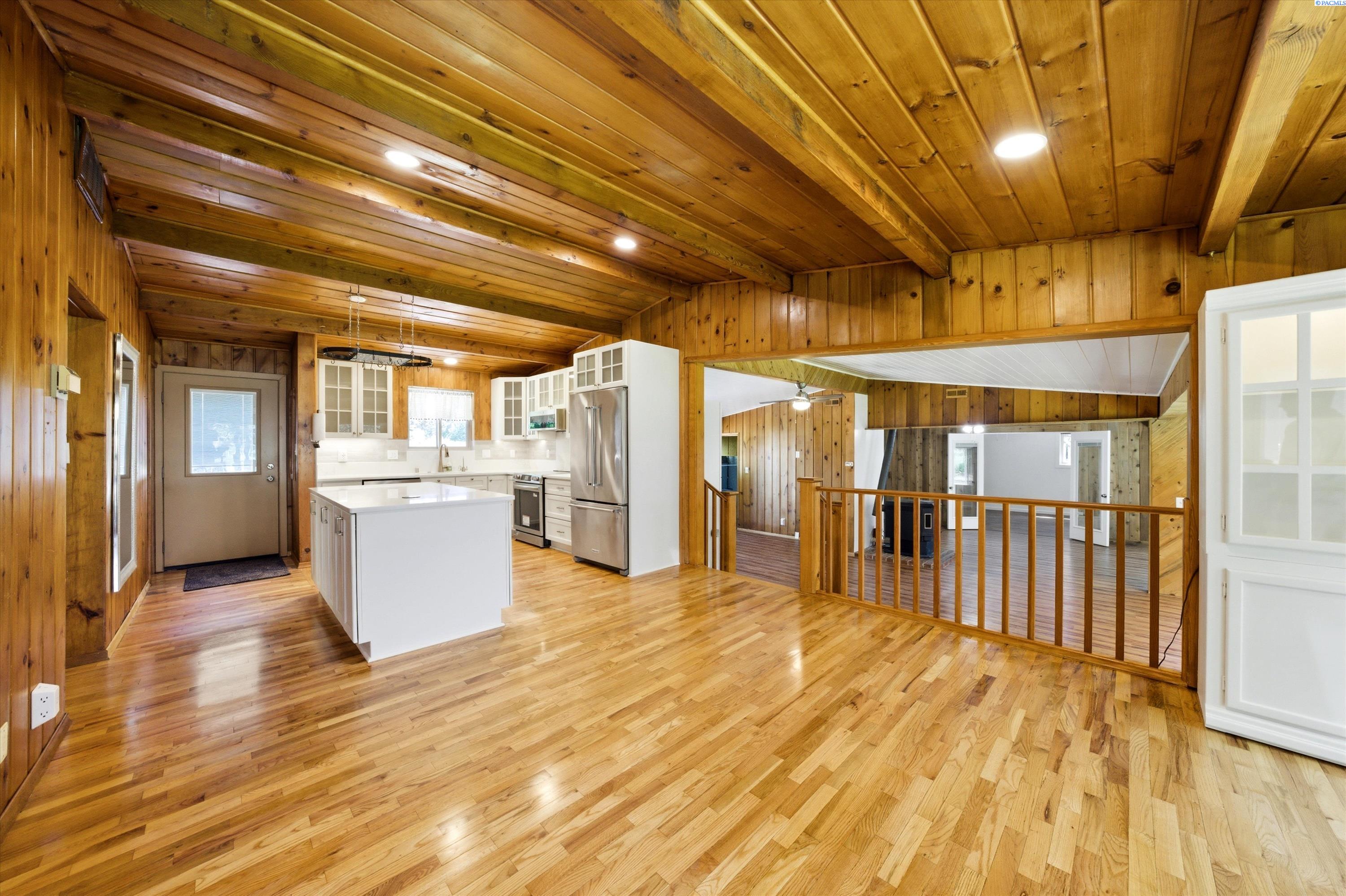 502 Riverside Dr, West Richland, WA 99353