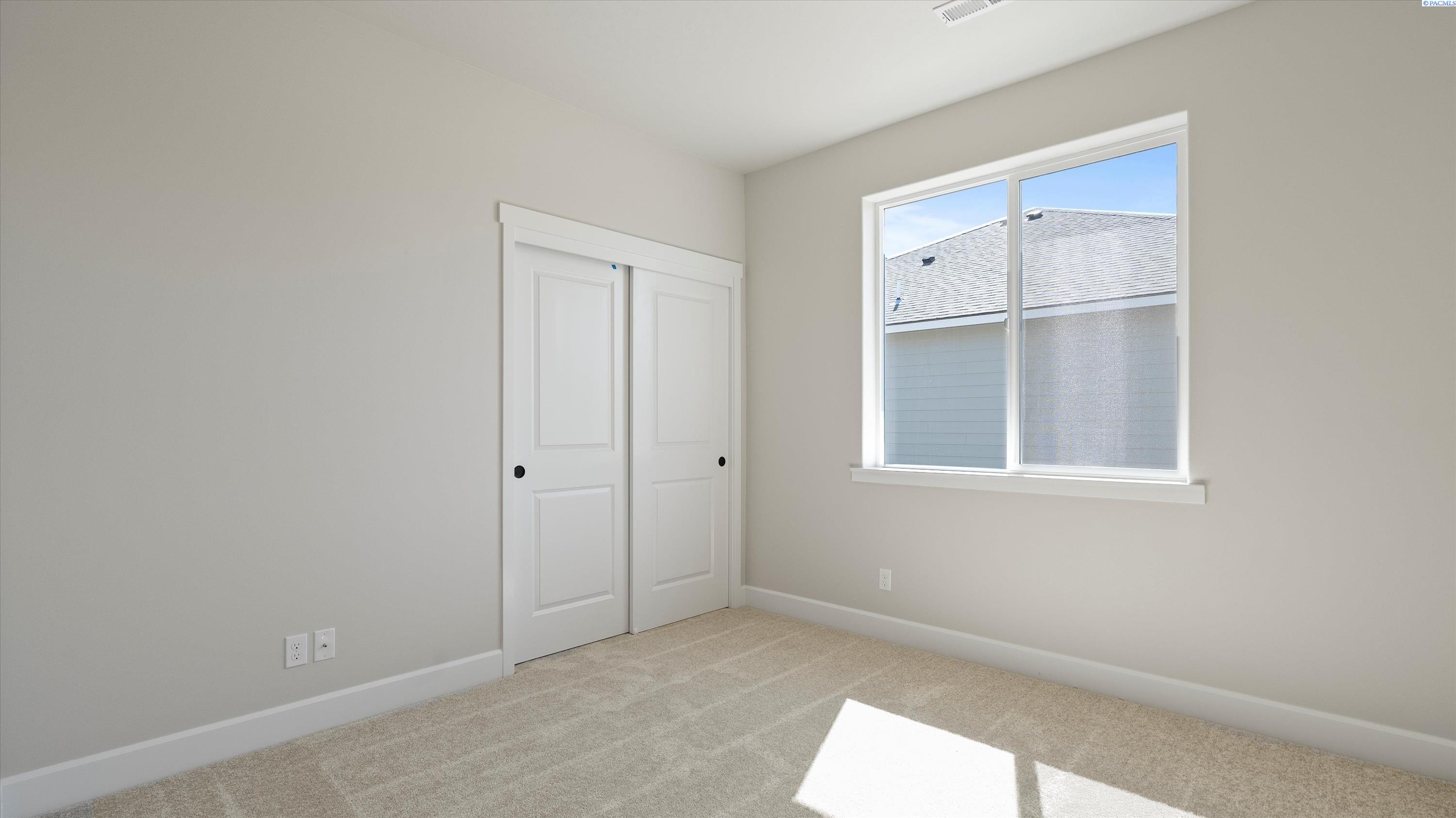 8809 Dusty Maiden Dr, Pasco, WA 99301