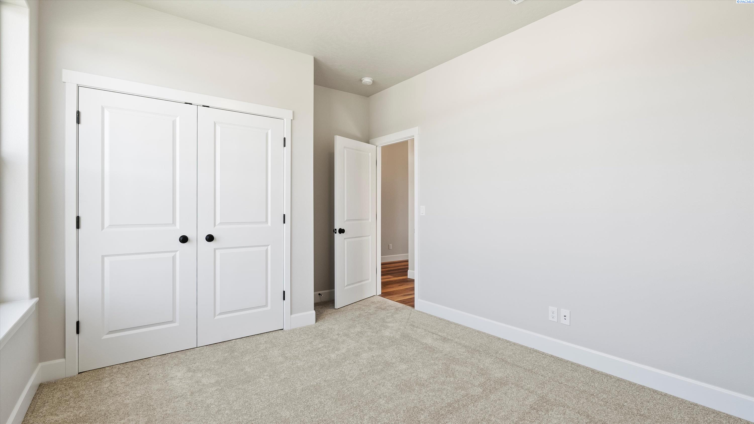 8809 Dusty Maiden Dr, Pasco, WA 99301