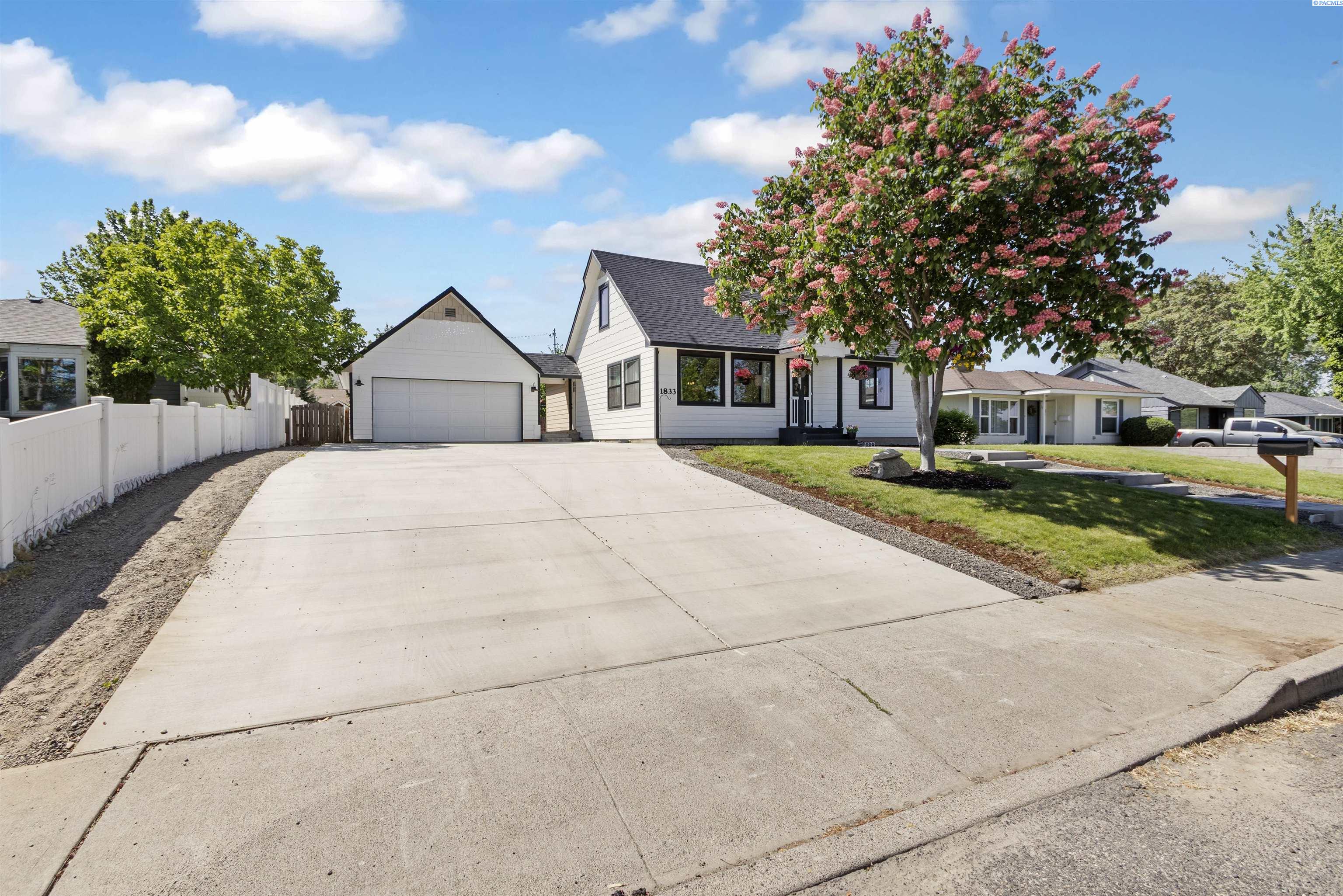 1833 Benson Ave, Prosser, WA 99350