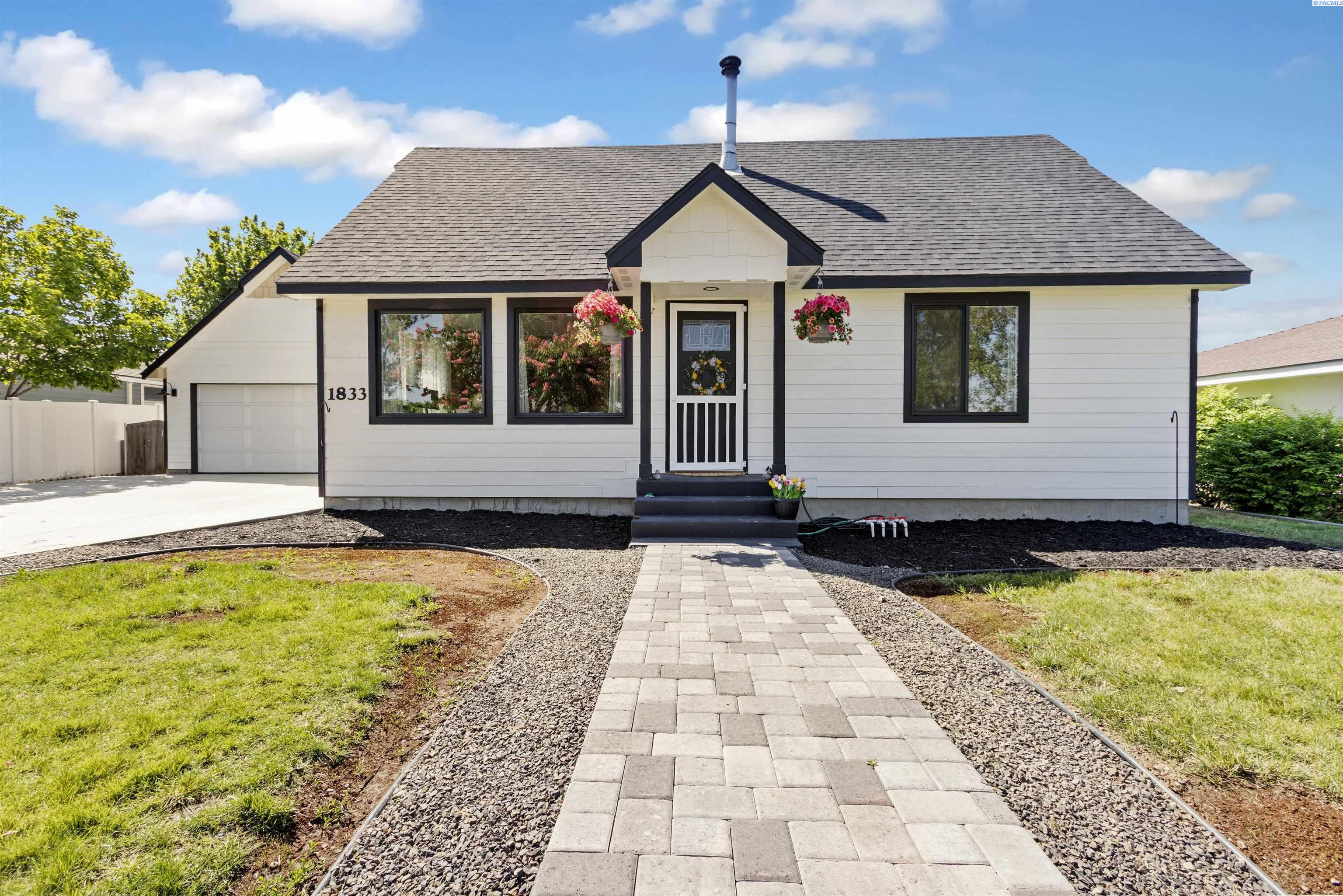 1833 Benson Ave, Prosser, WA 99350