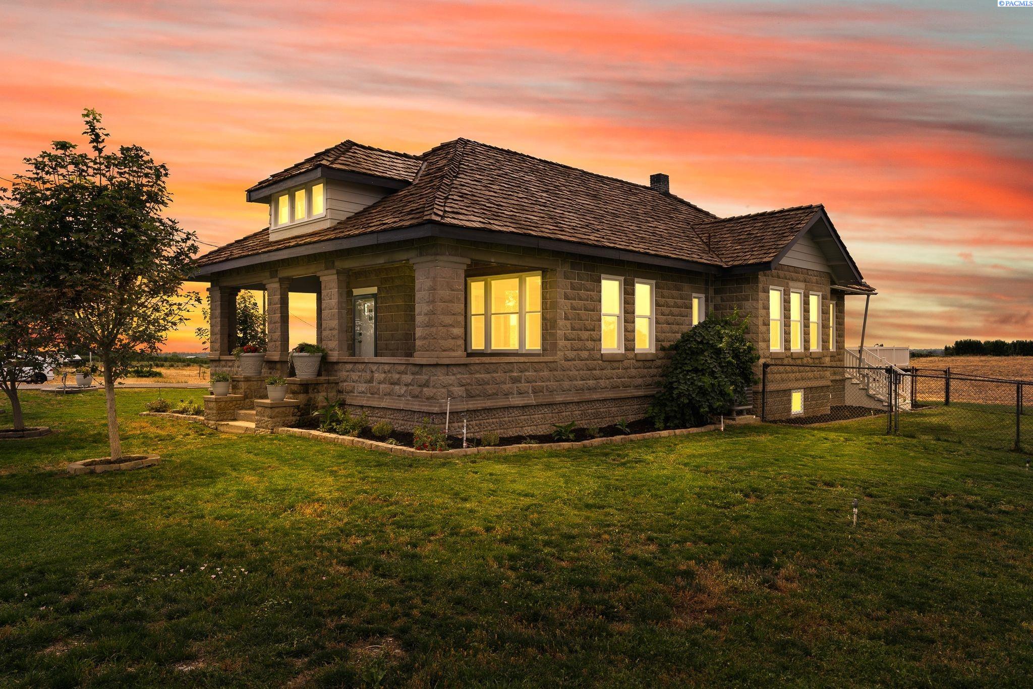 650 White Rd, Zillah WA 98953