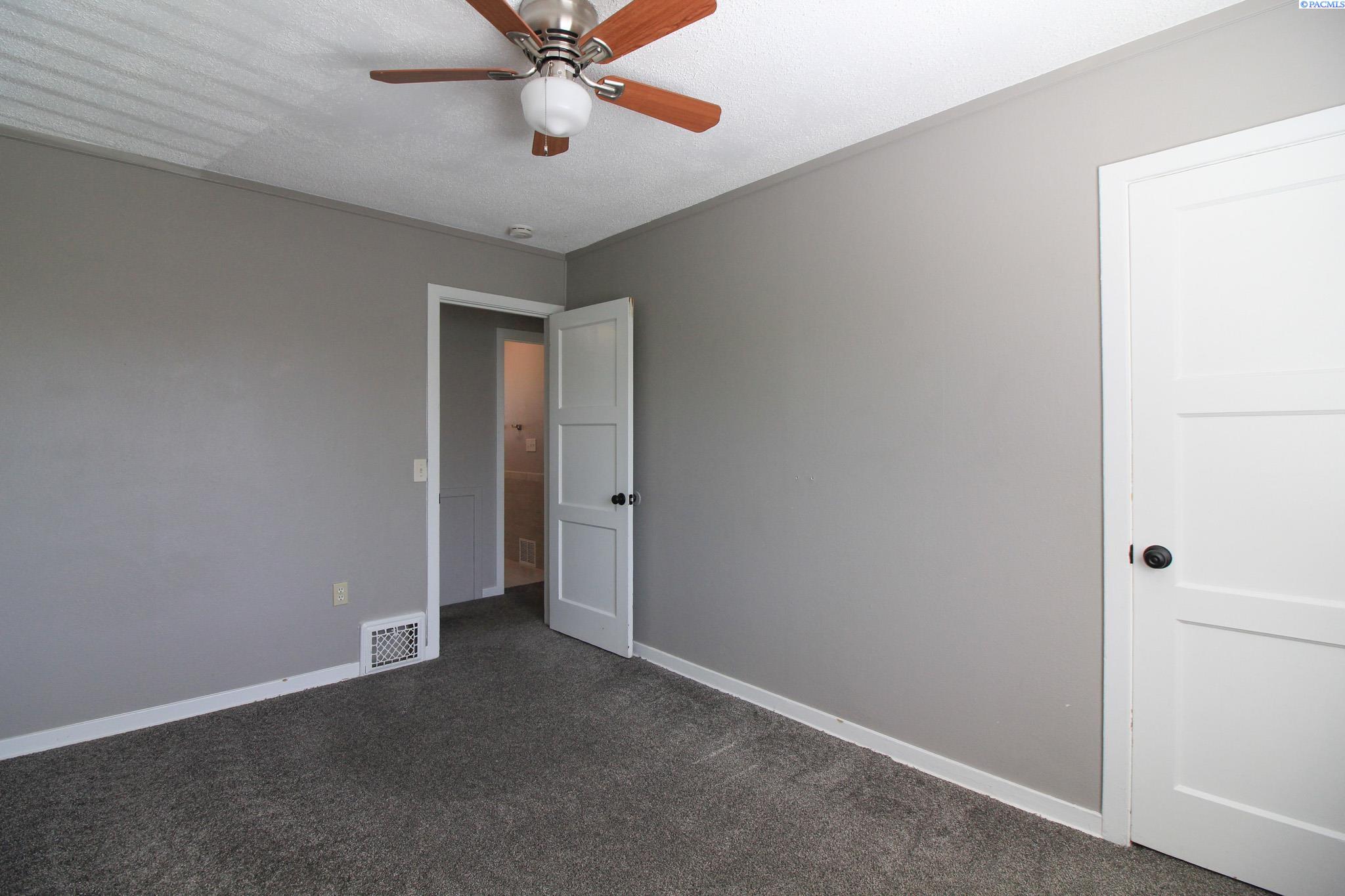 402 Benham St, Richland, WA 99352
