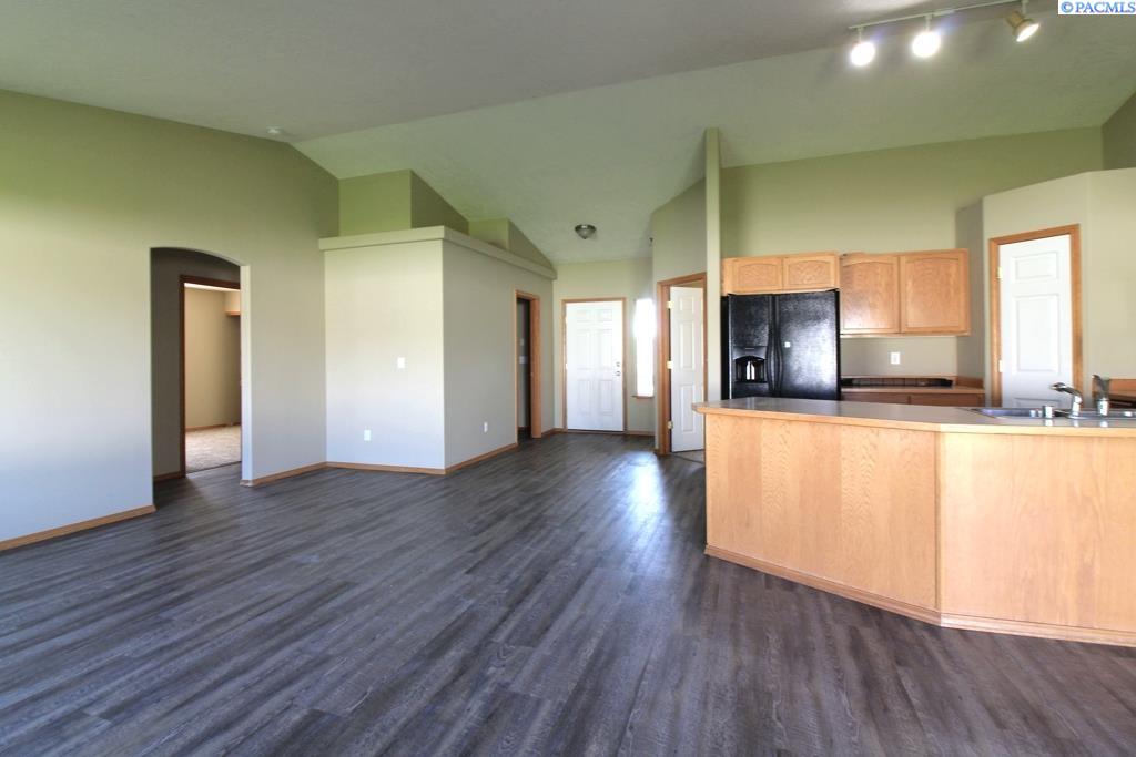 5823 Saddle Creek Ln, Pasco, WA 99301