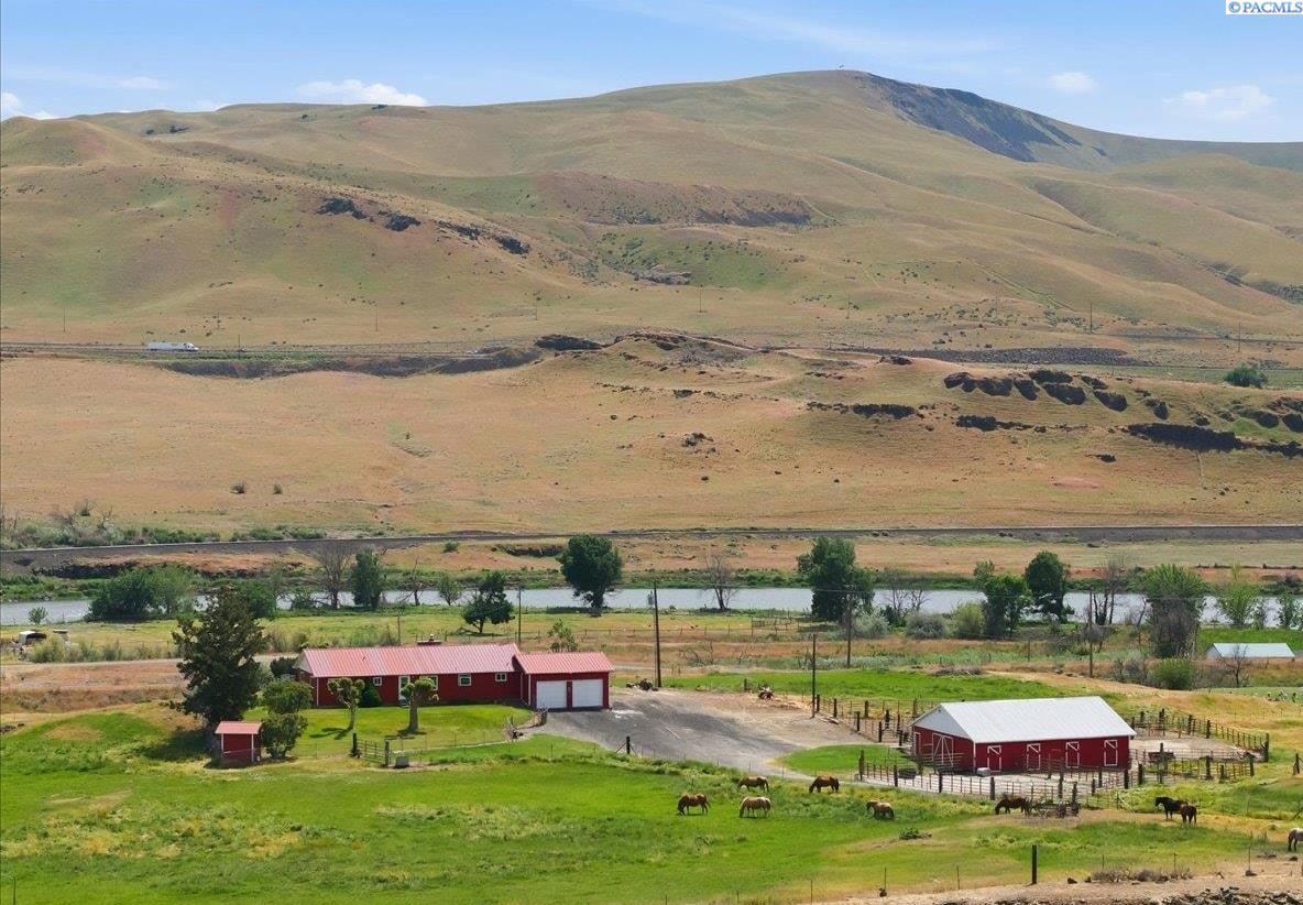 35807 Old Inland Empire Hwy, Benton City, WA 99320