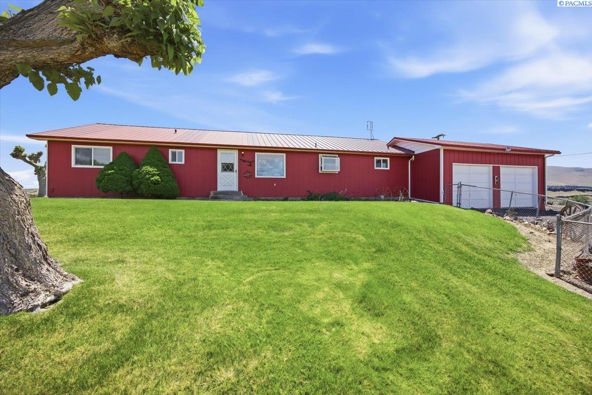 35807 Old Inland Empire Hwy, Benton City, WA 99320