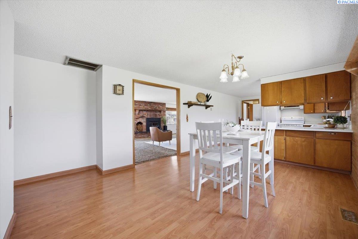 35807 Old Inland Empire Hwy, Benton City, WA 99320
