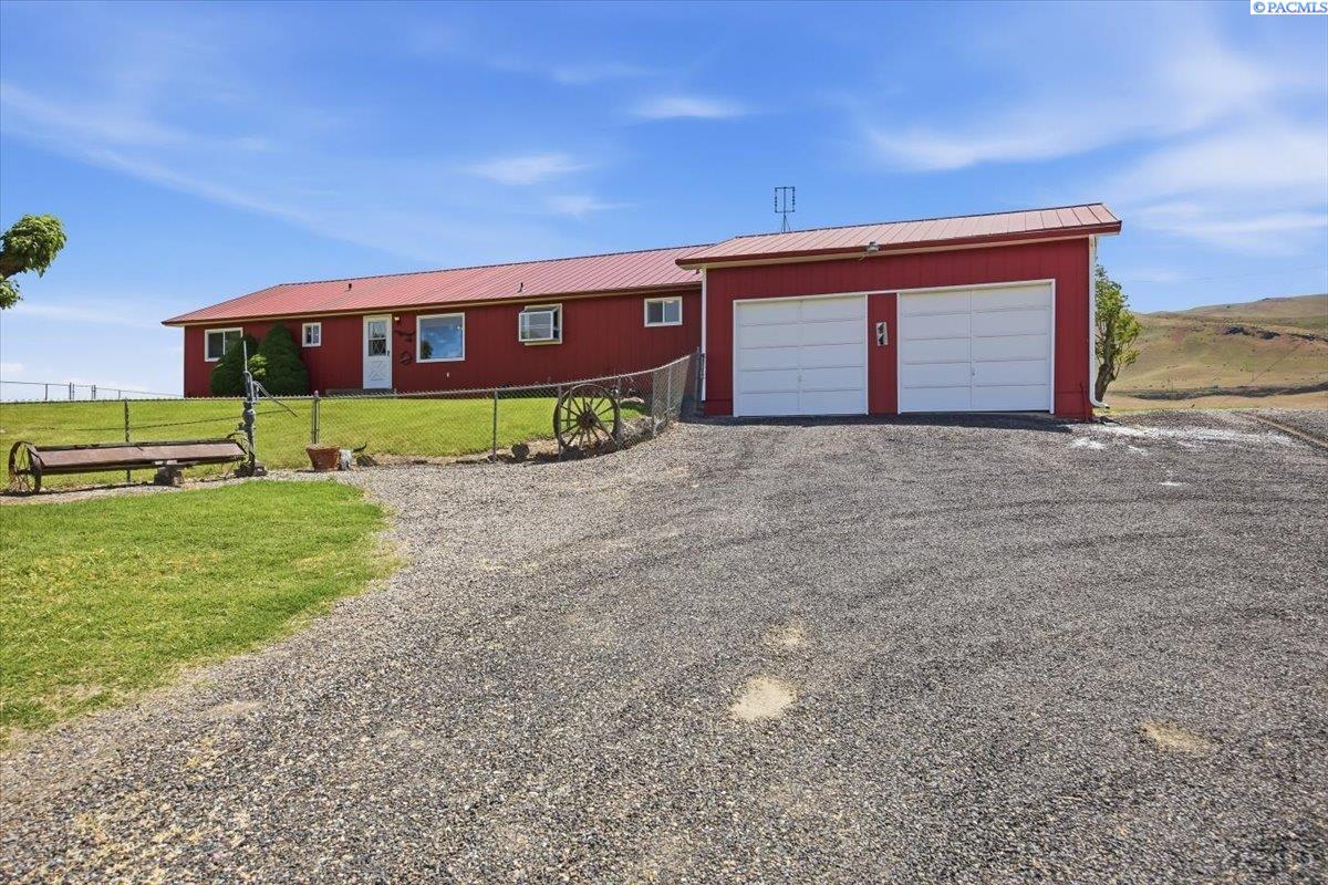 35807 Old Inland Empire Hwy, Benton City, WA 99320