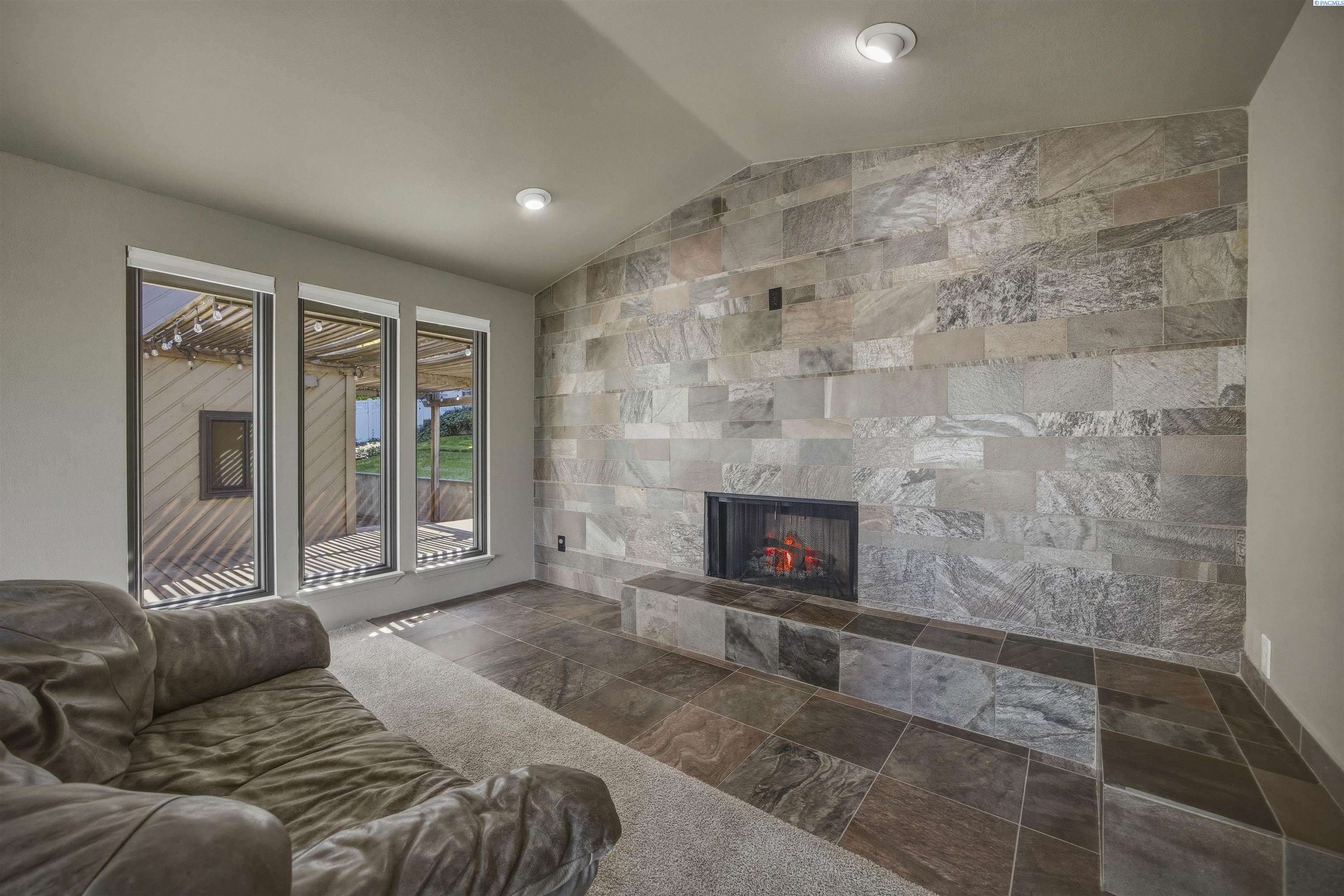 2507 Dawn Hill Ct, Richland, WA 99352