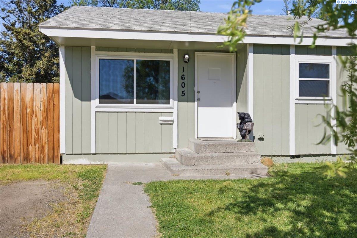 1605 Perkins Ave, Richland, WA 99354