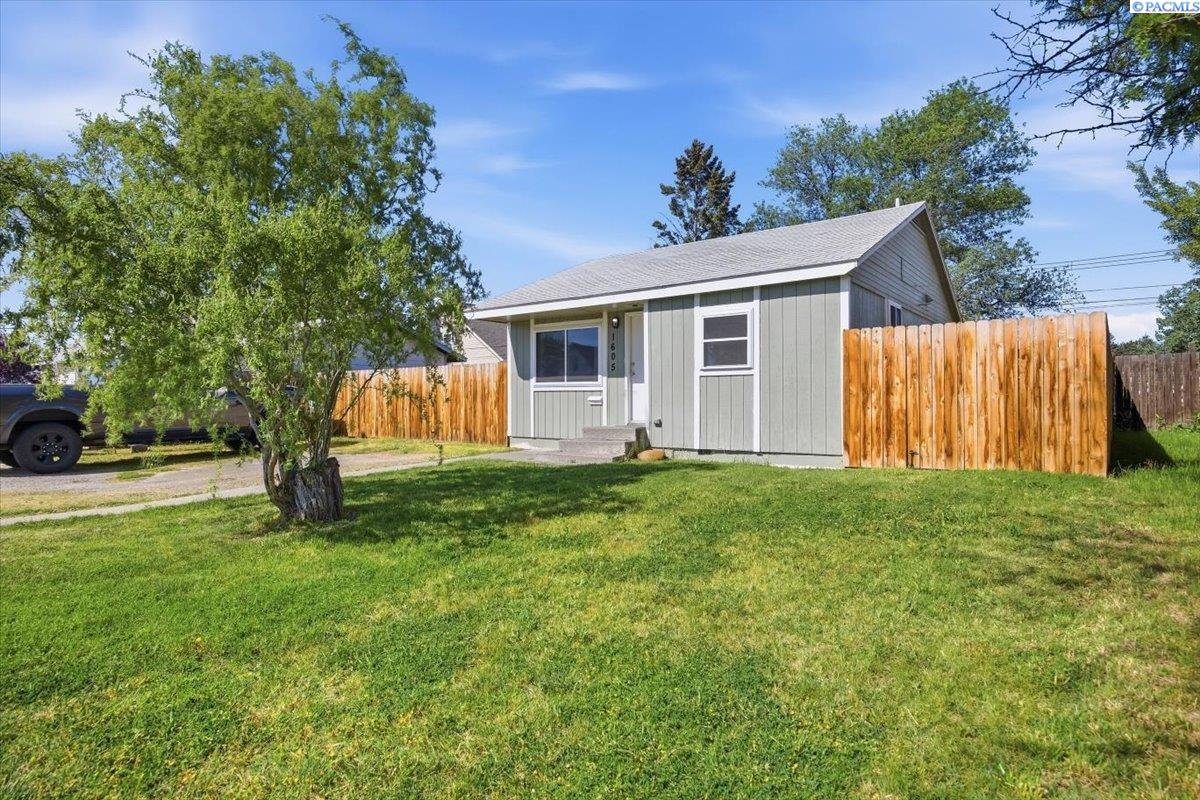1605 Perkins Ave, Richland, WA 99354