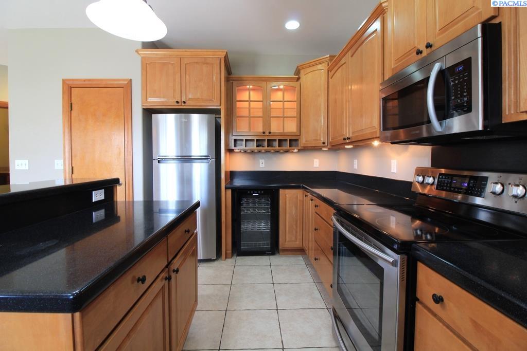 538 Meadow Hills Dr, Richland, WA 99352