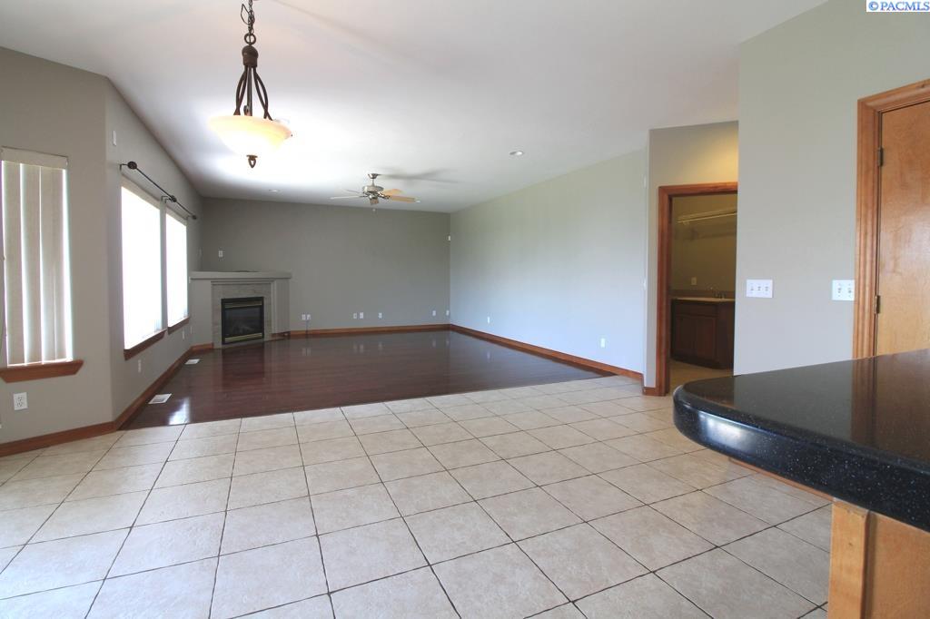 538 Meadow Hills Dr, Richland, WA 99352