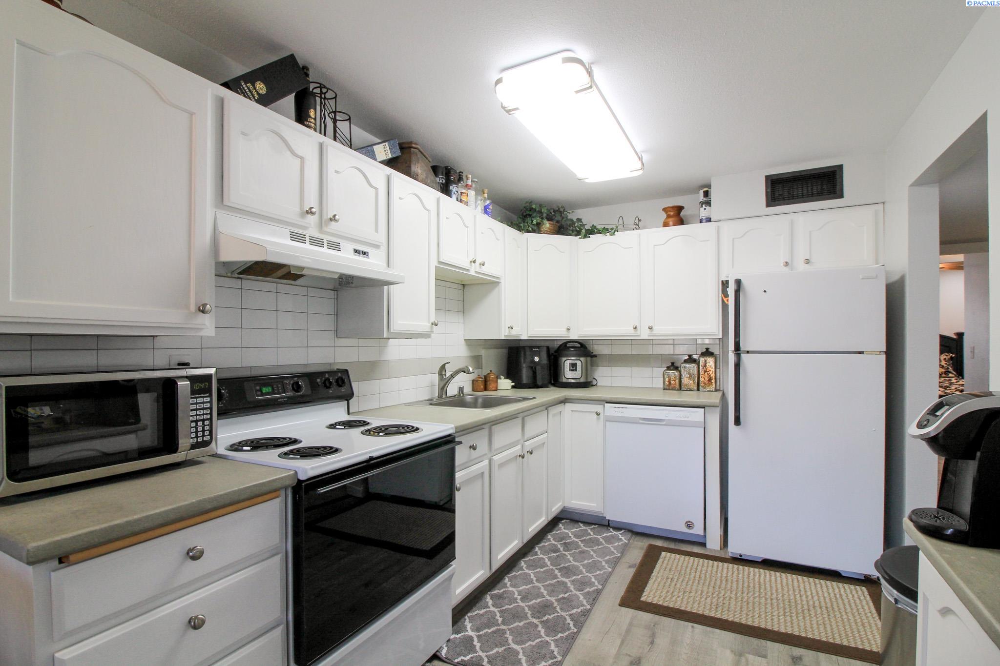 303 Gage Blvd #227, Richland, WA 99352