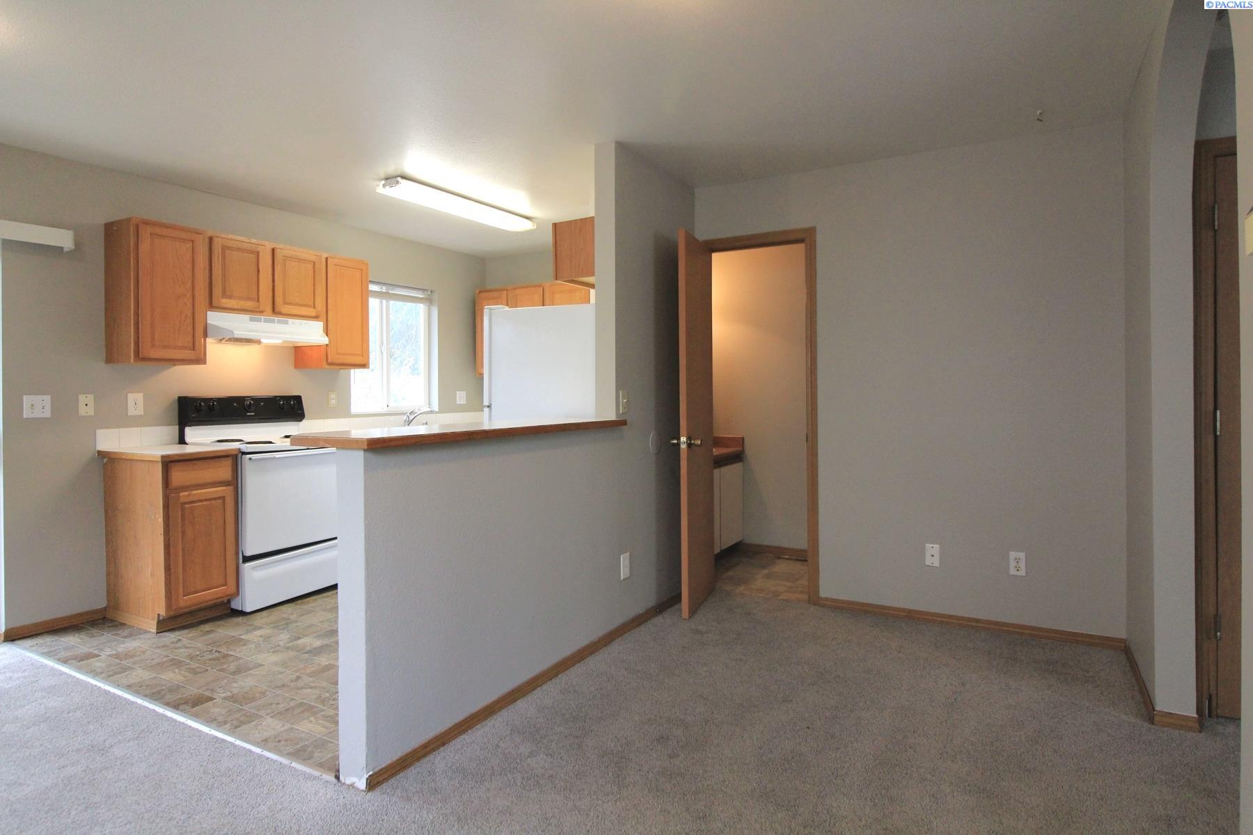 825 Elm St, Kennewick, WA 99336