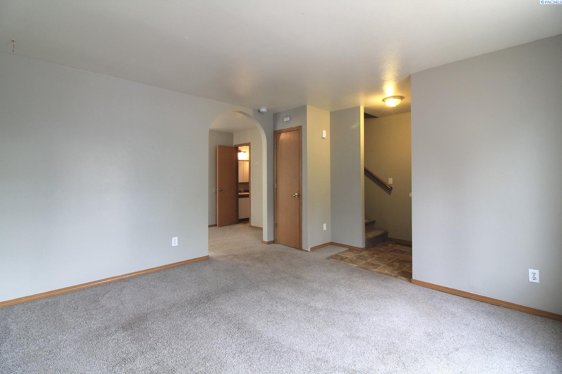 825 Elm St, Kennewick, WA 99336