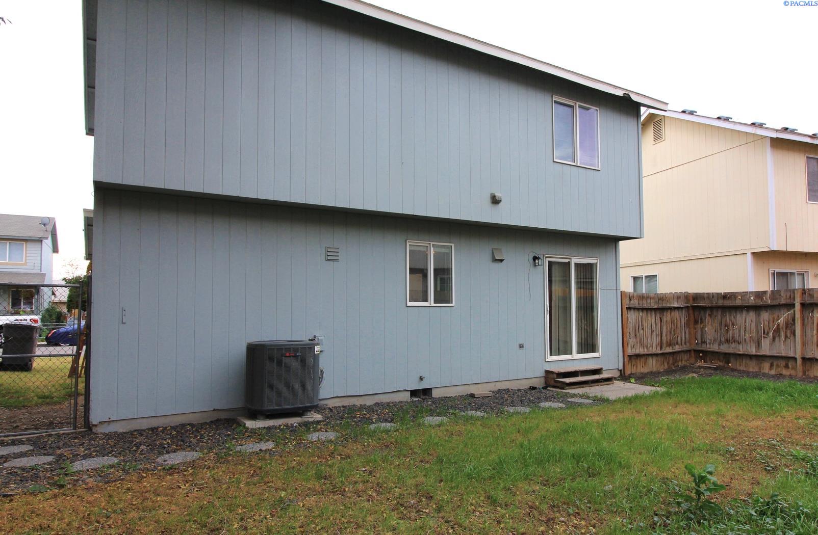 825 Elm St, Kennewick, WA 99336